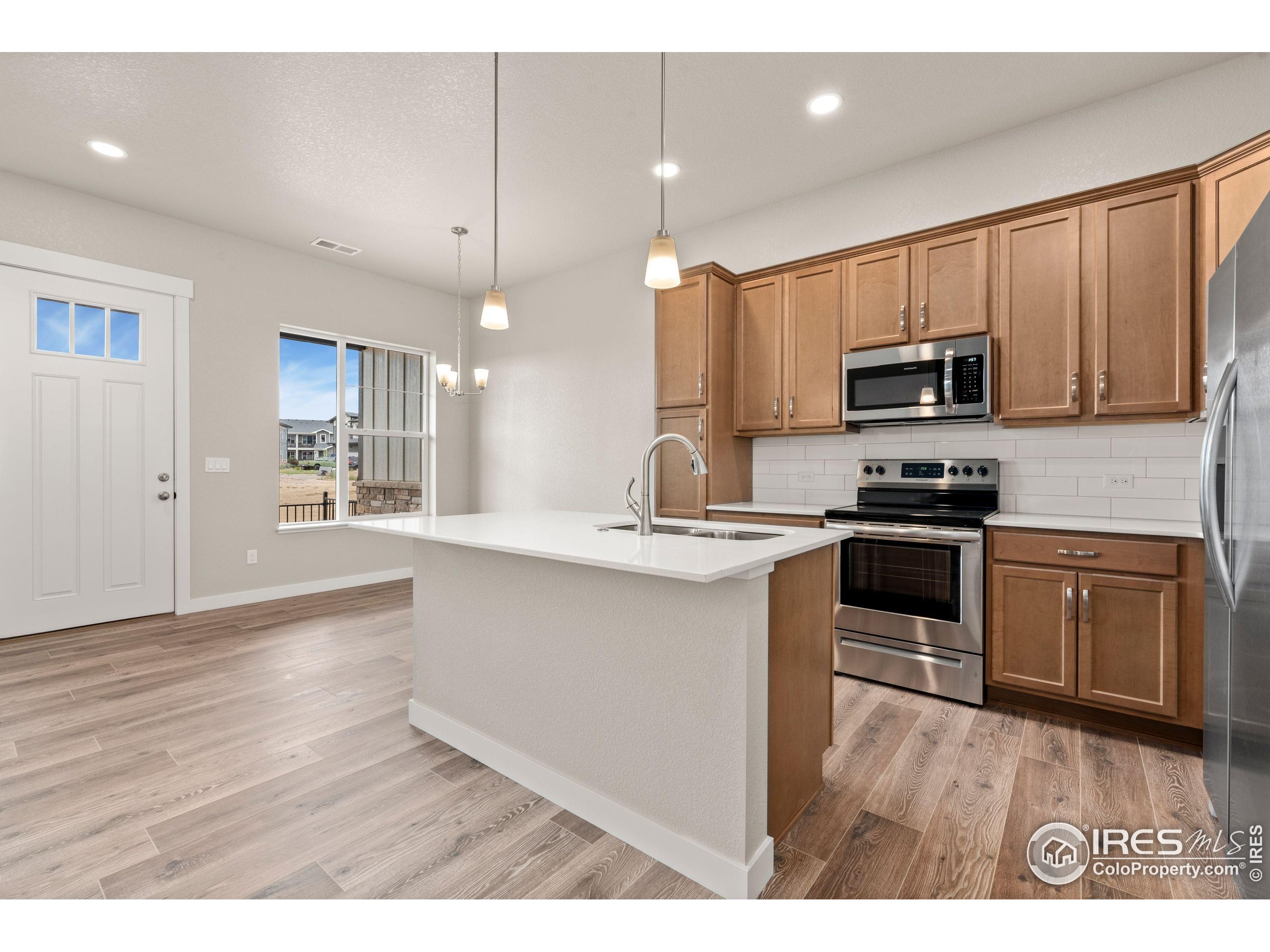 3425 Grayling Dr