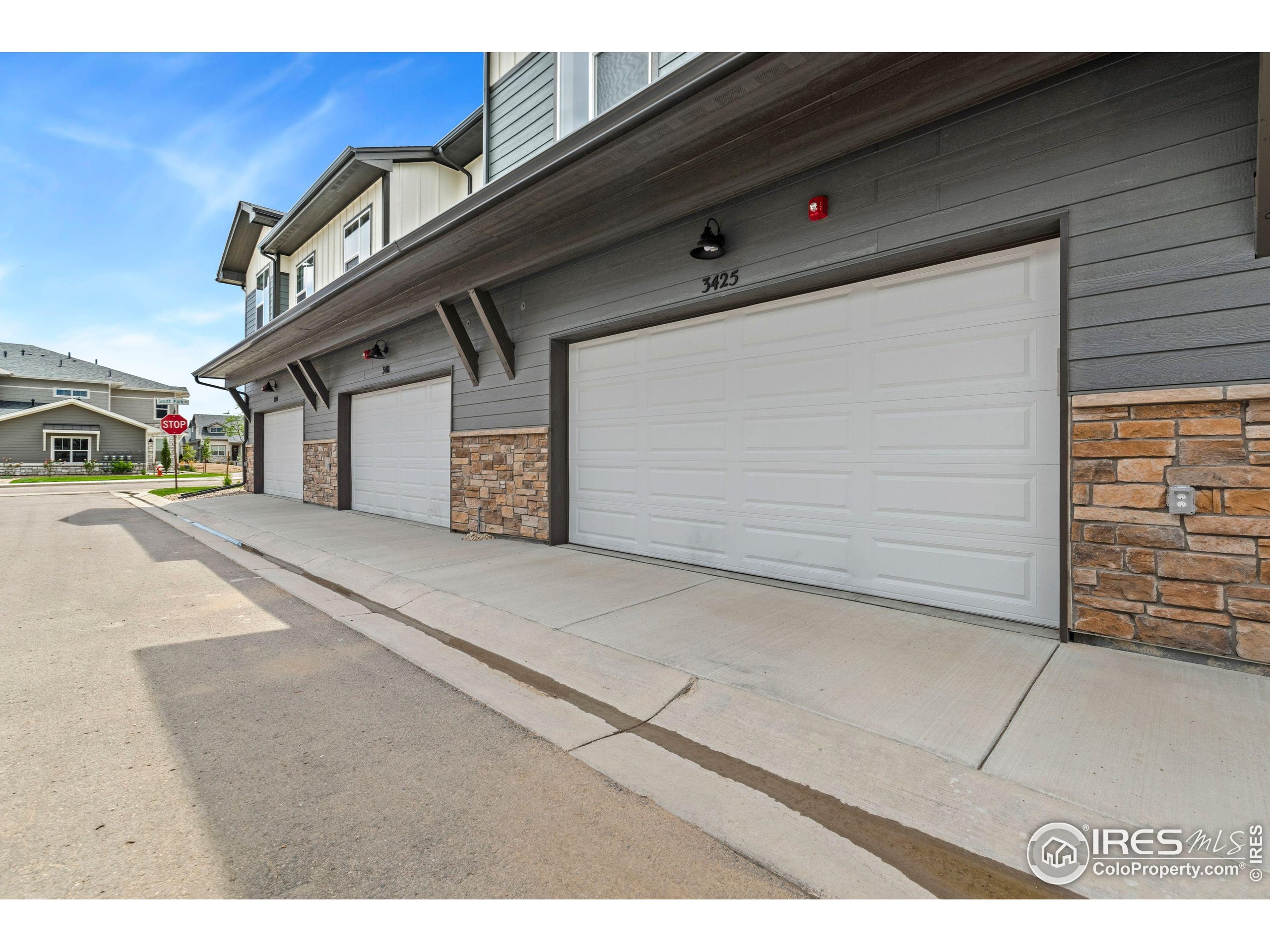 3425 Grayling Dr