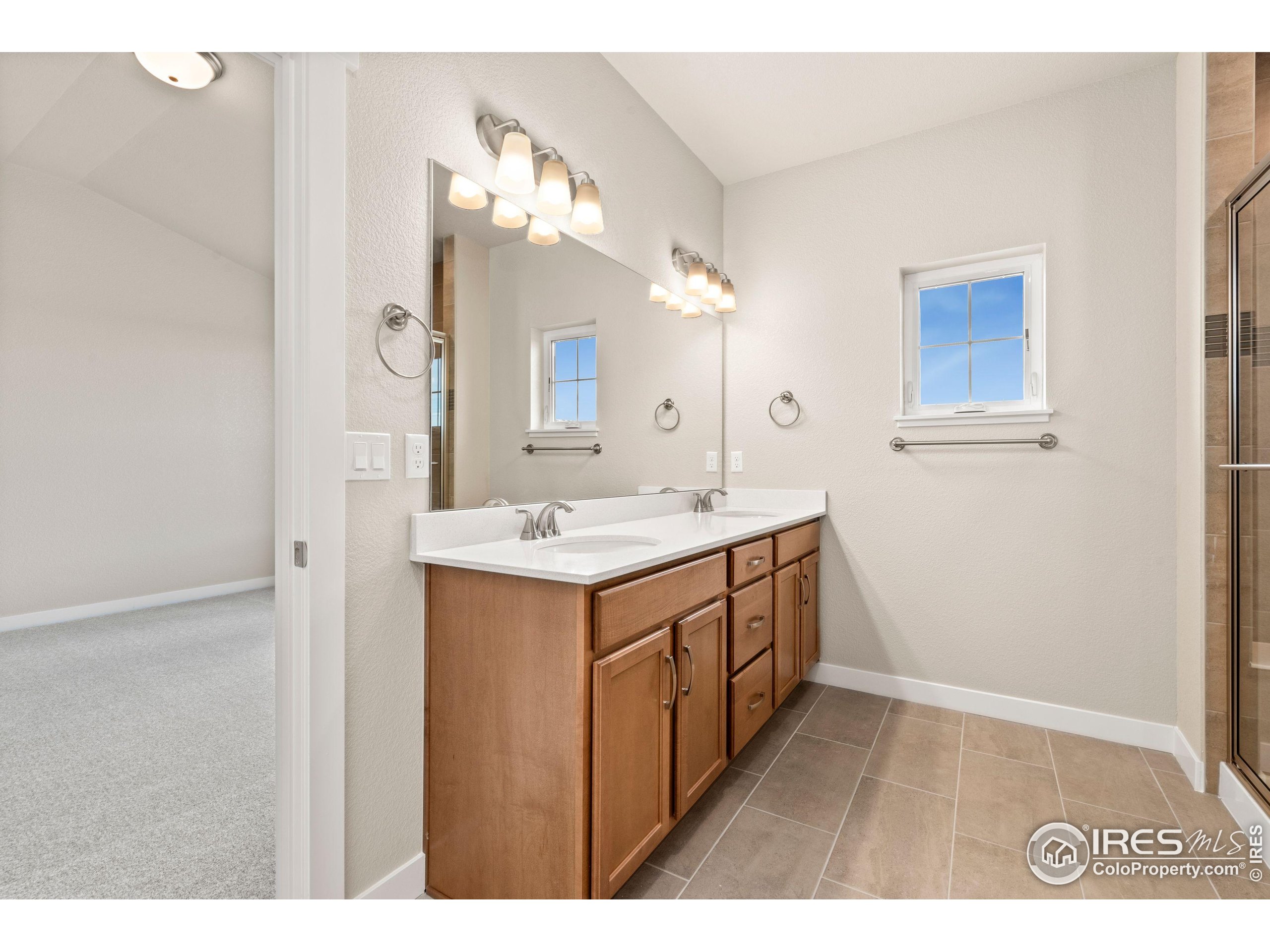 3425 Grayling Dr