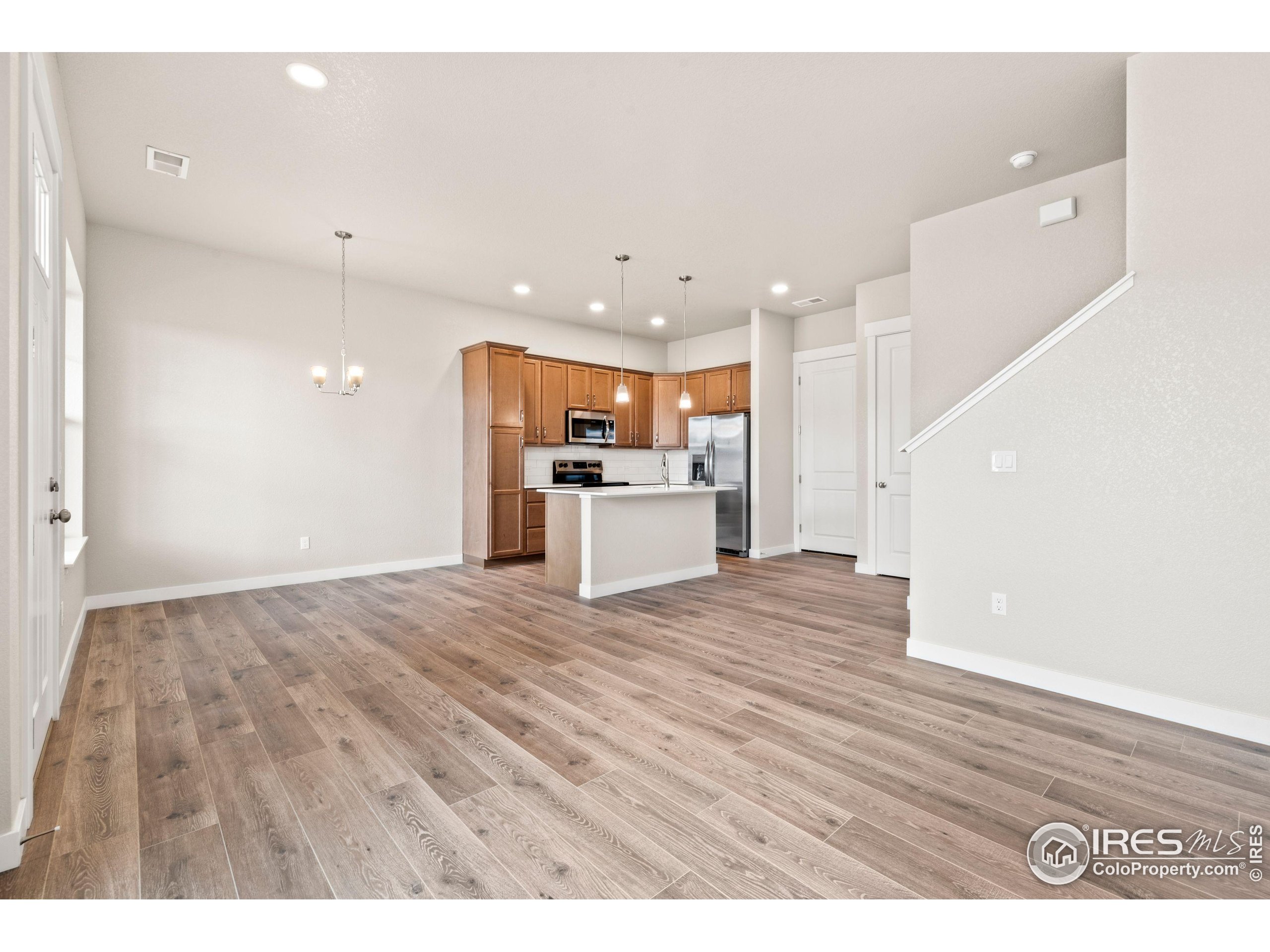 3425 Grayling Dr