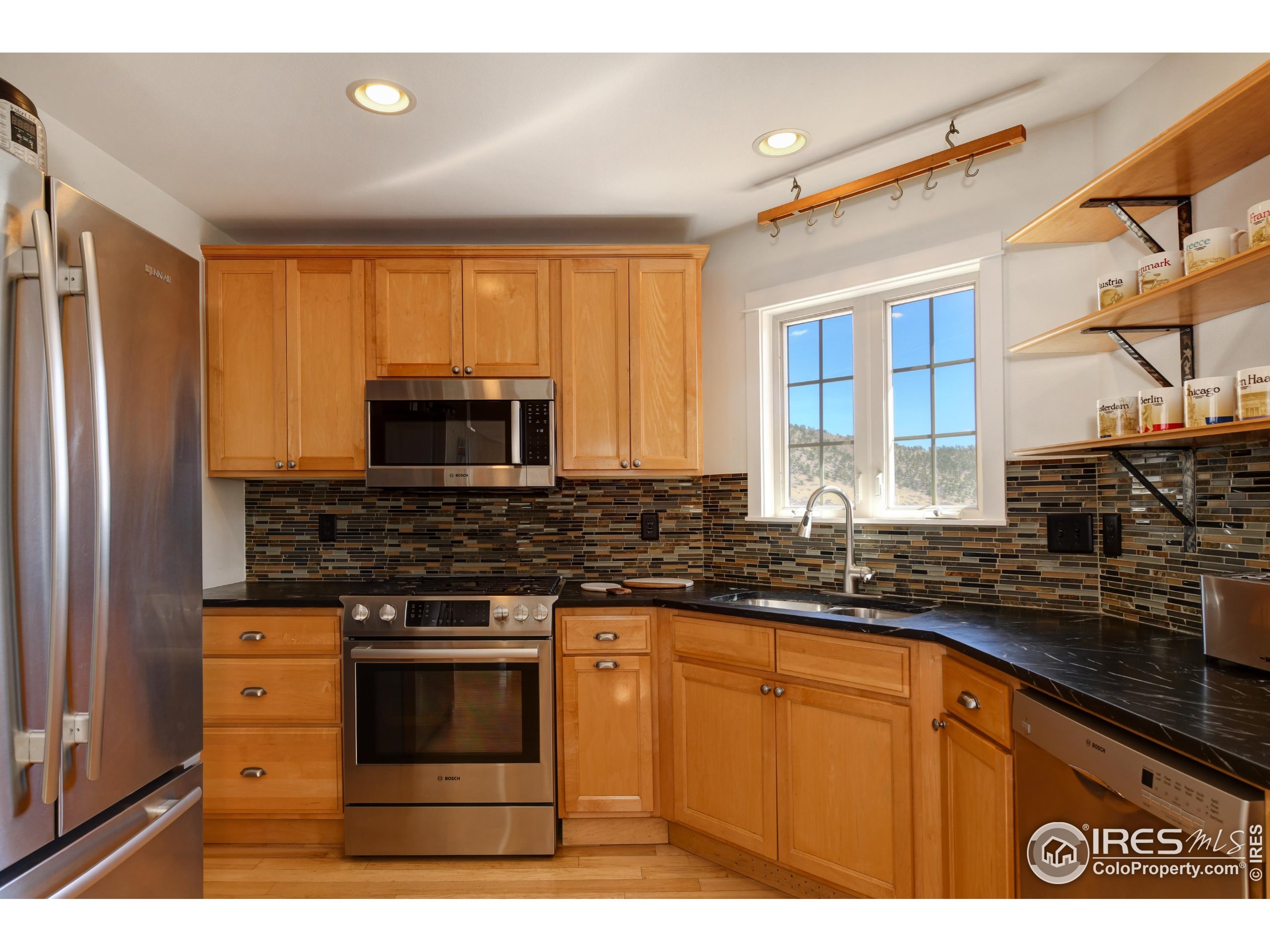 385 Vasquez Ct