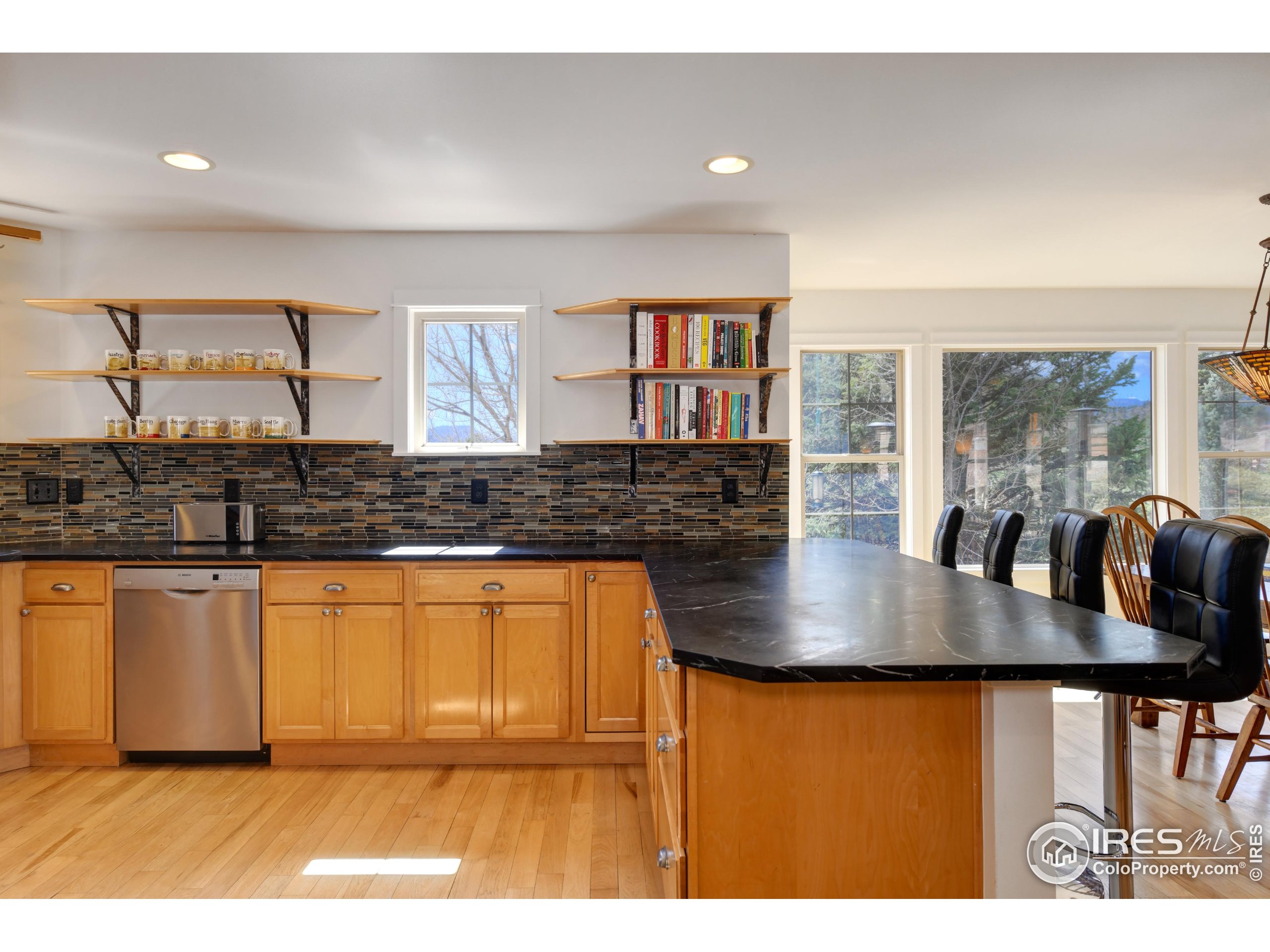 385 Vasquez Ct