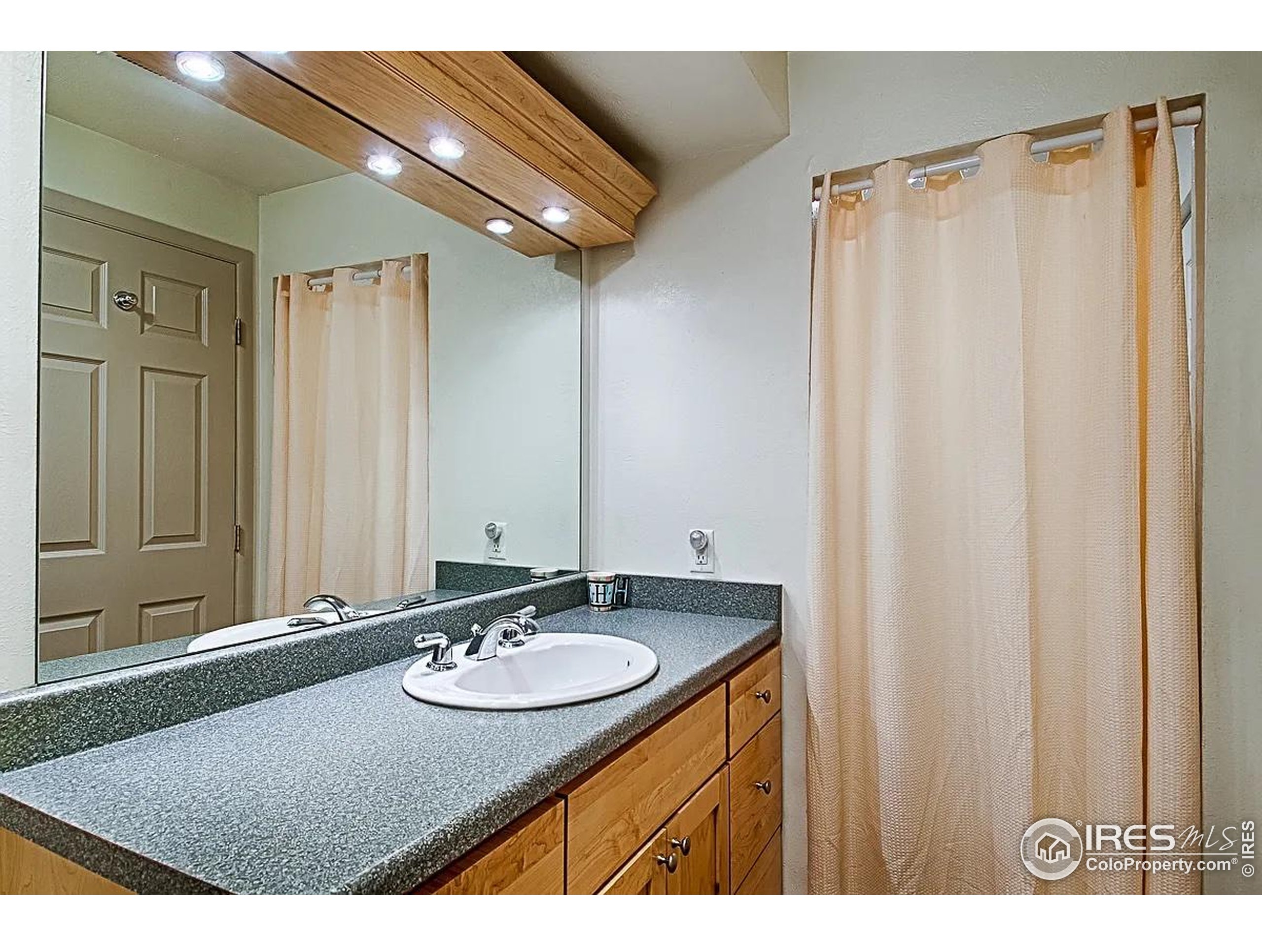 1624 Bradley Ct