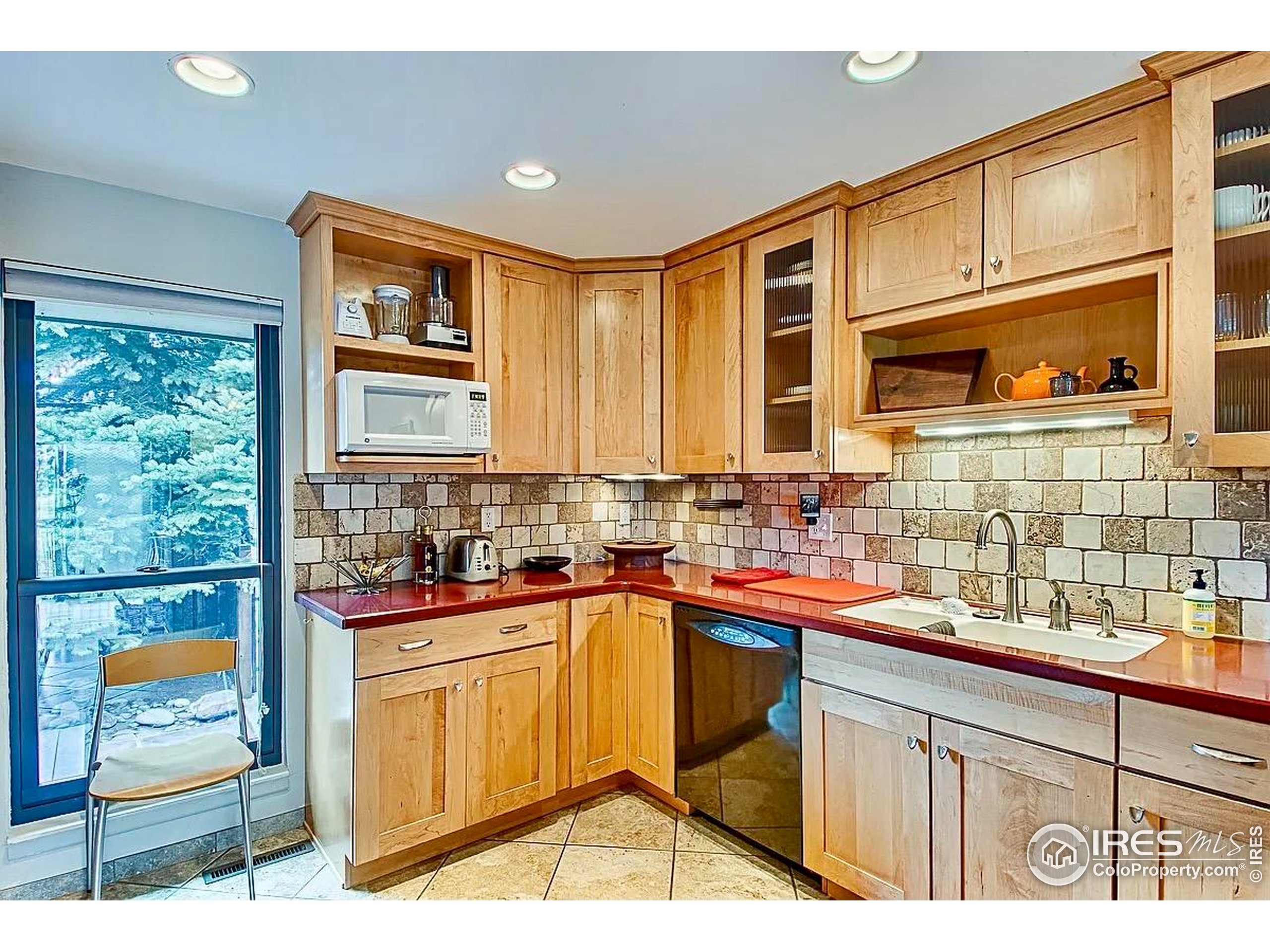 1624 Bradley Ct
