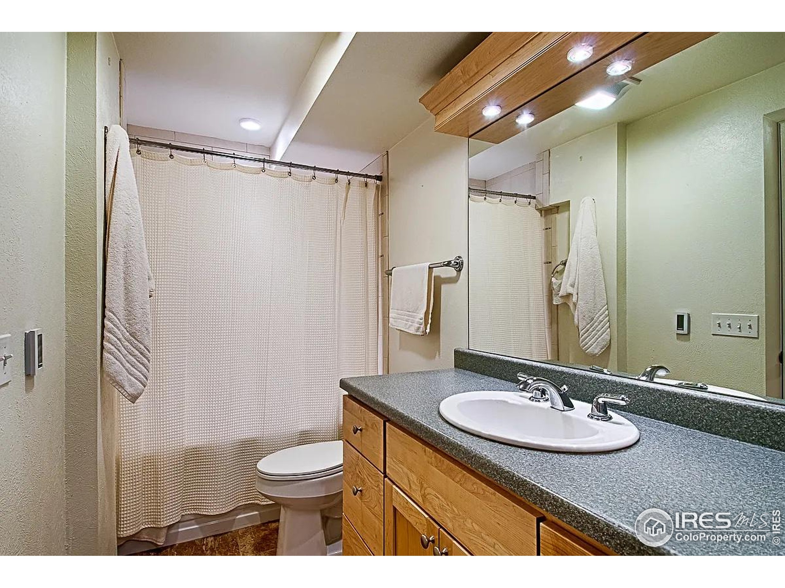 1624 Bradley Ct