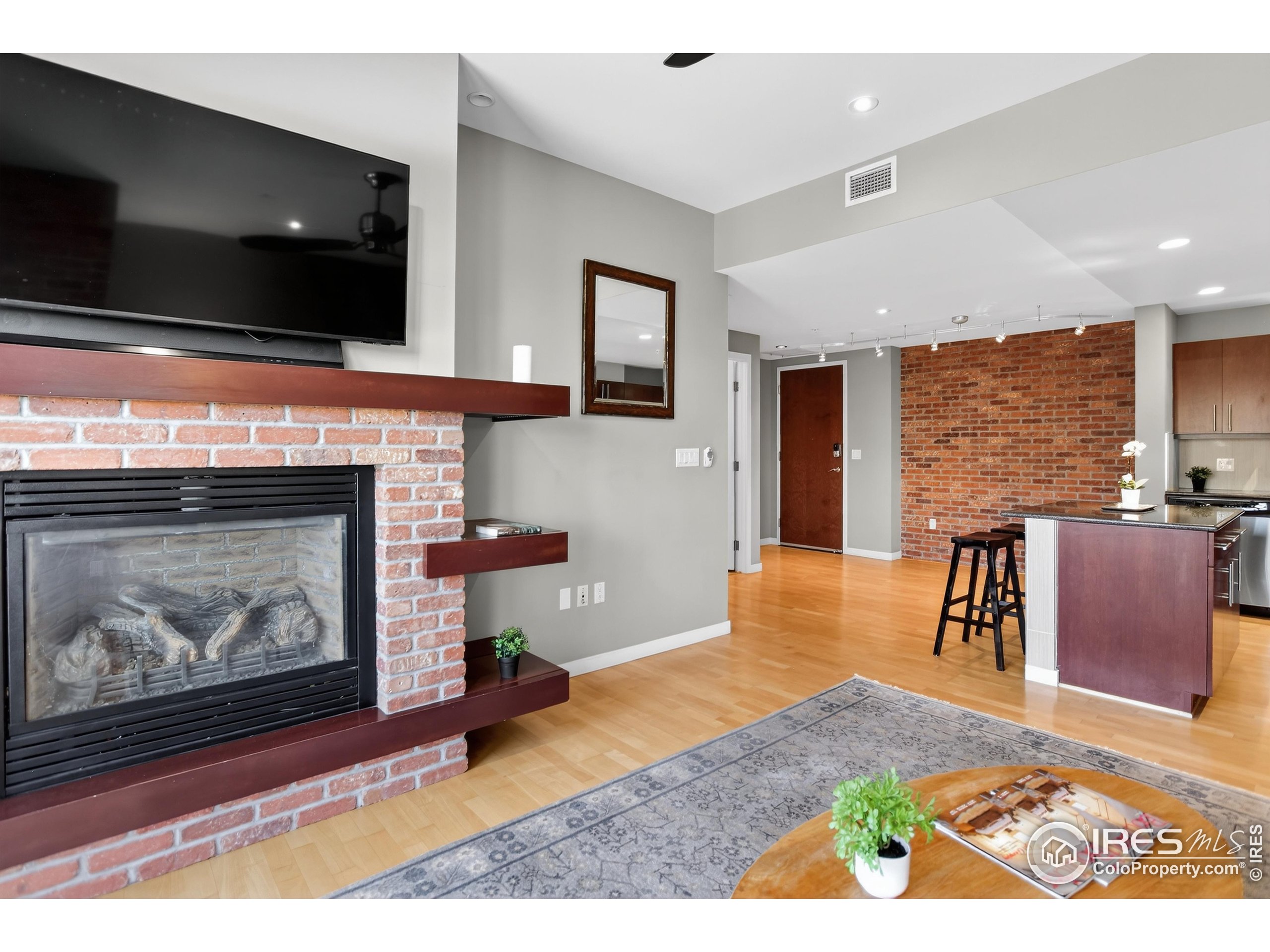 3601 Arapahoe Ave D-304