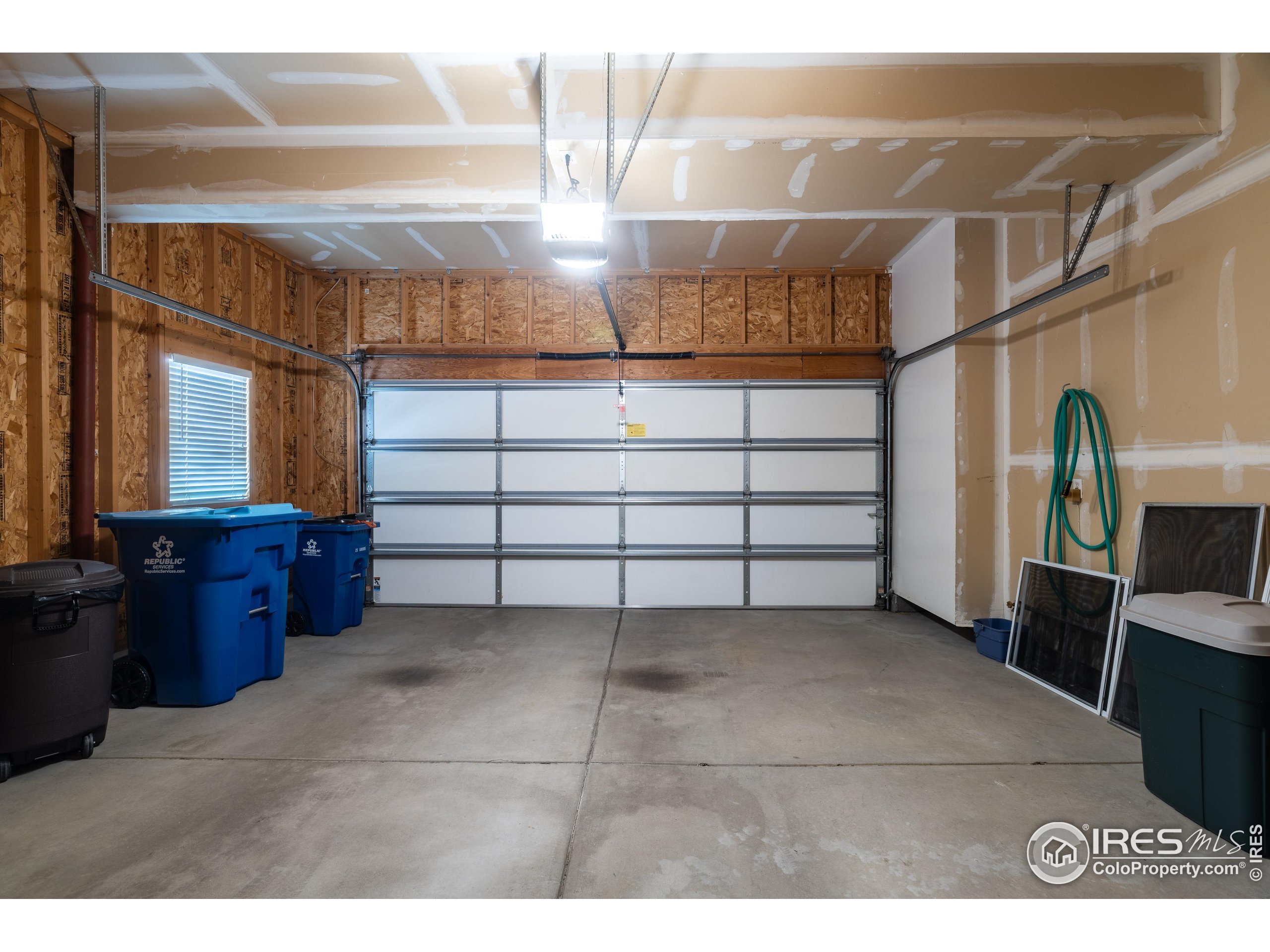 211 Rockview Dr