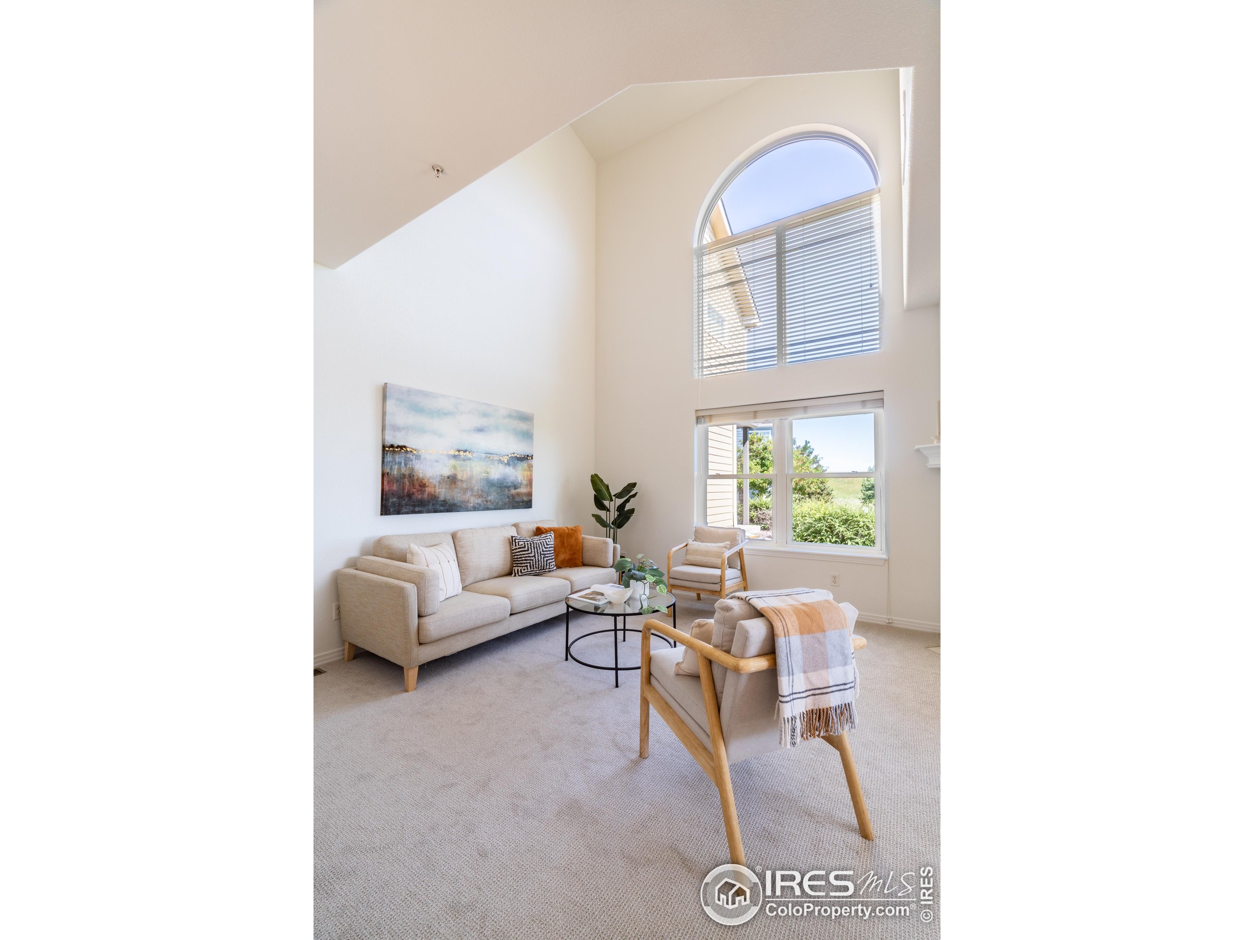 211 Rockview Dr