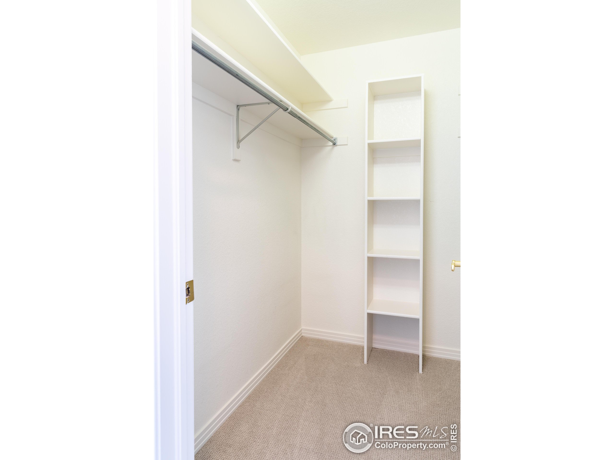 211 Rockview Dr