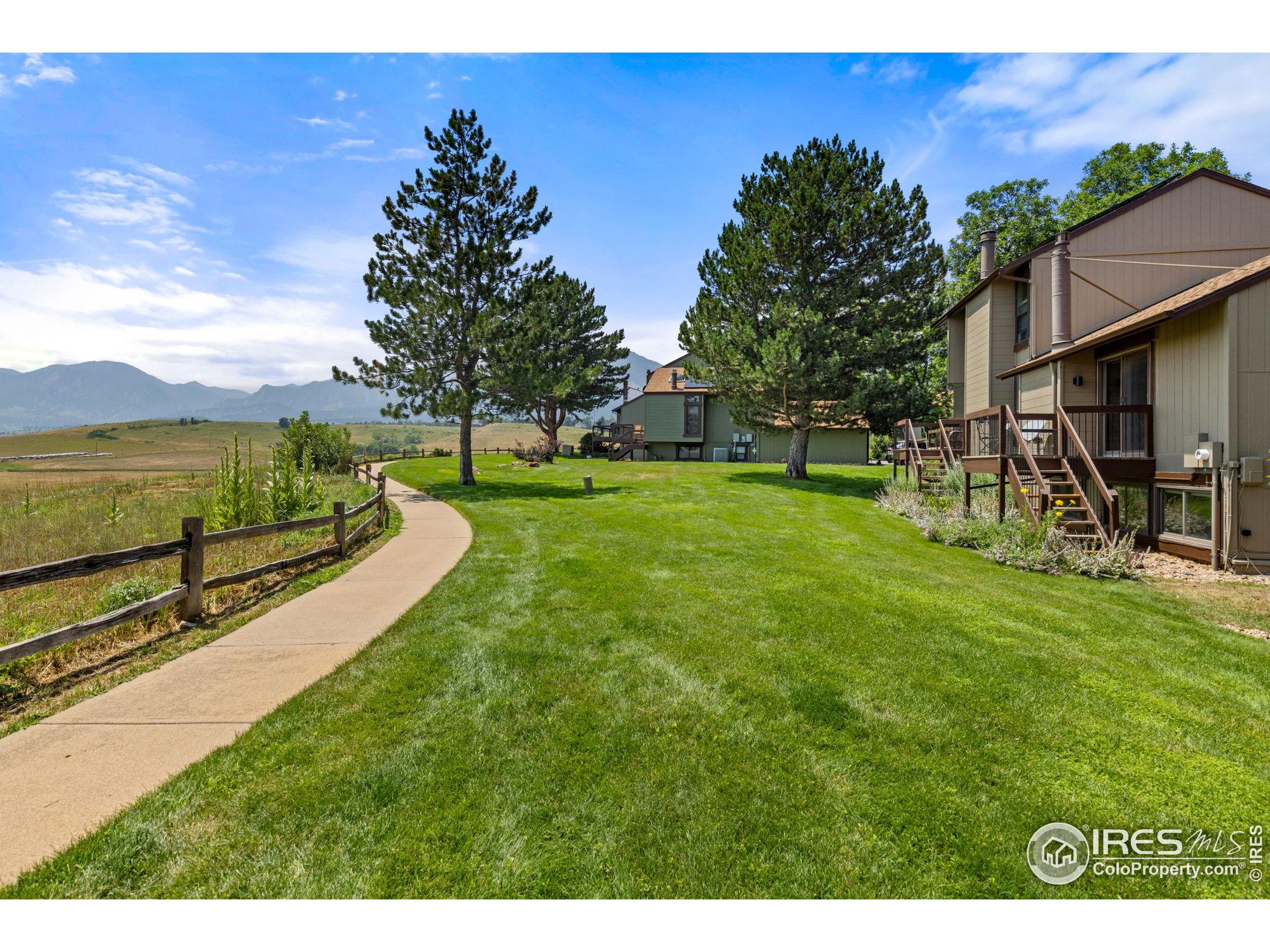 1624 Bradley Ct