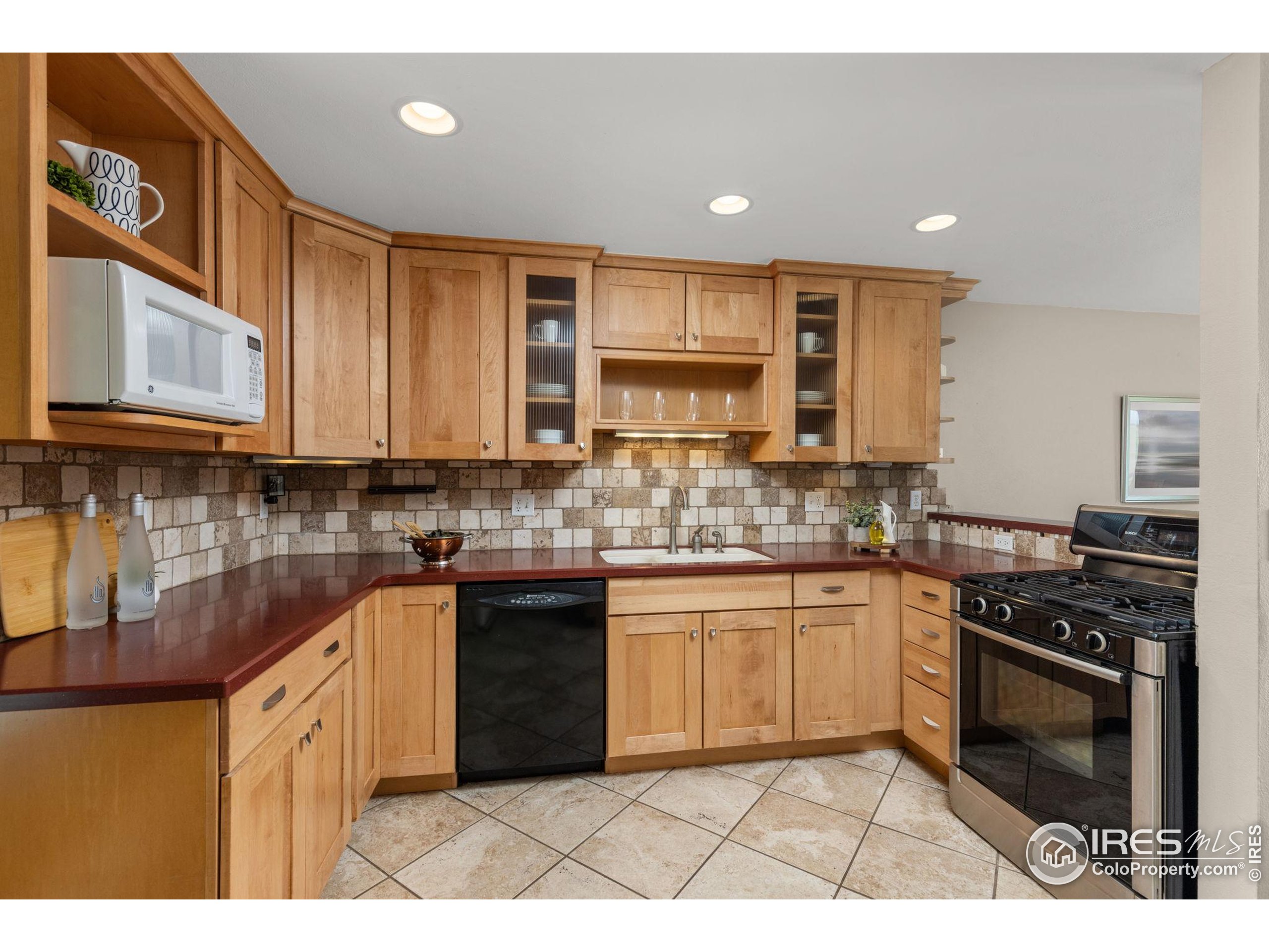 1624 Bradley Ct
