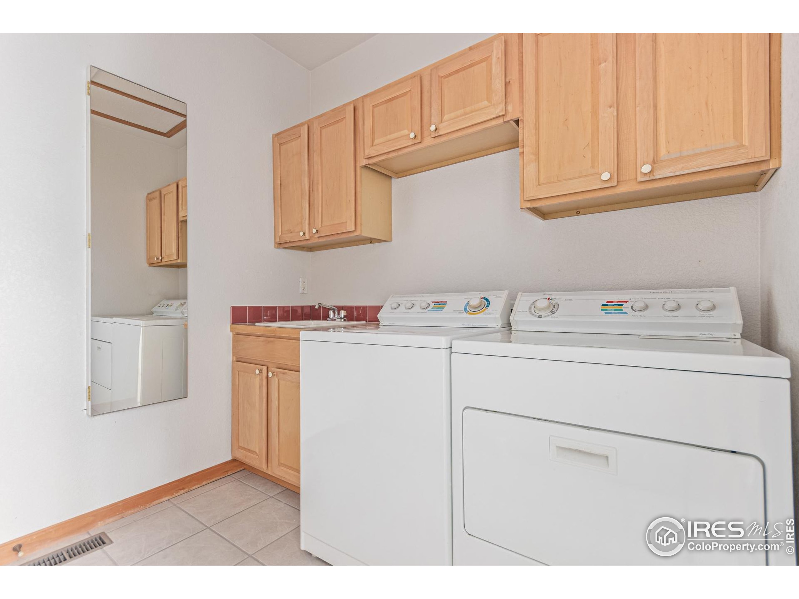 1333 Charles Dr 8