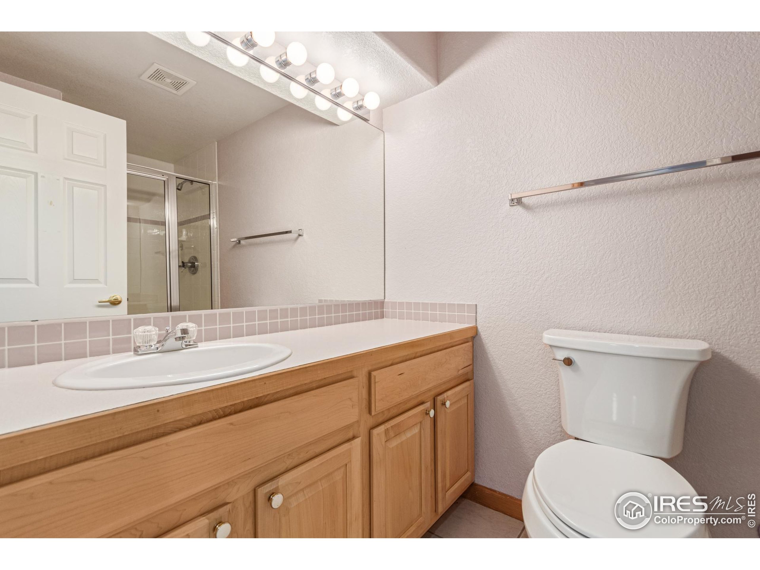 1333 Charles Dr 8