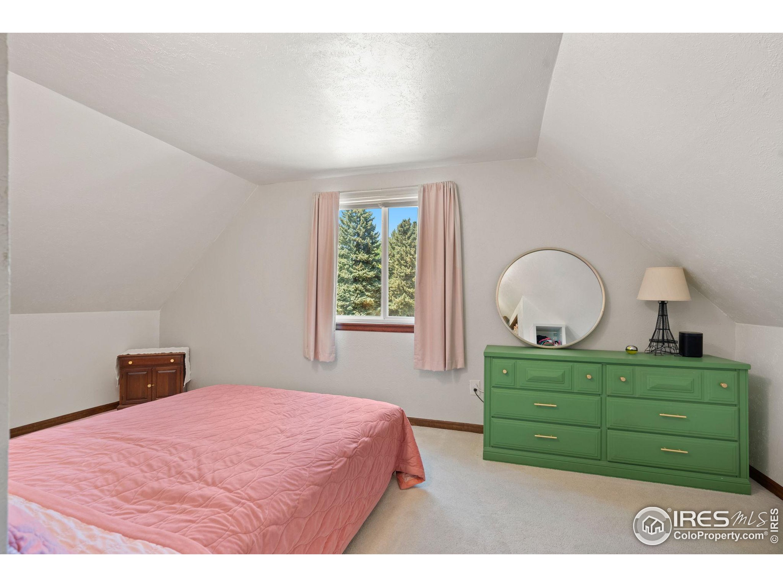 105 Granada Ct