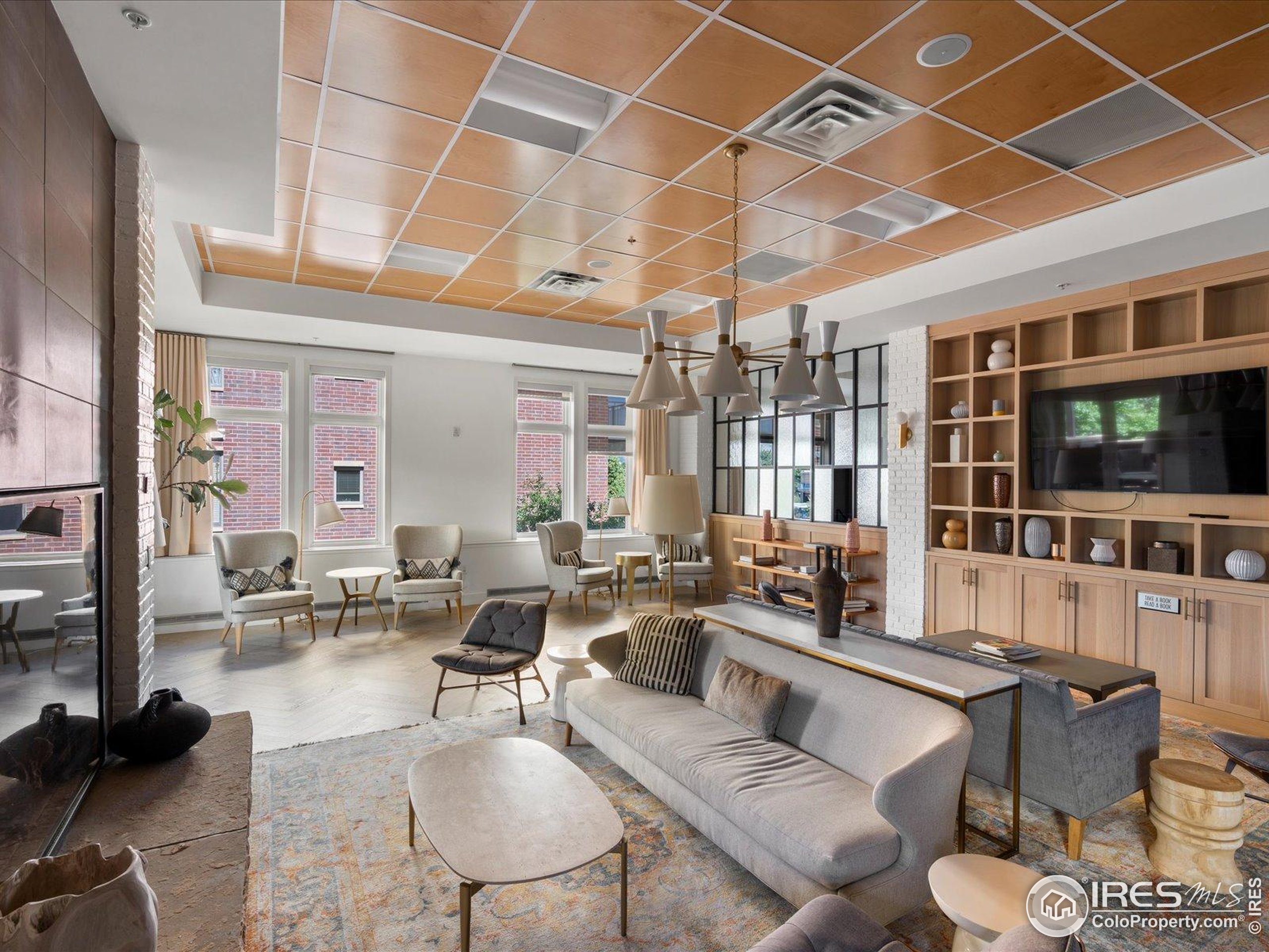 3301 Arapahoe Ave #415