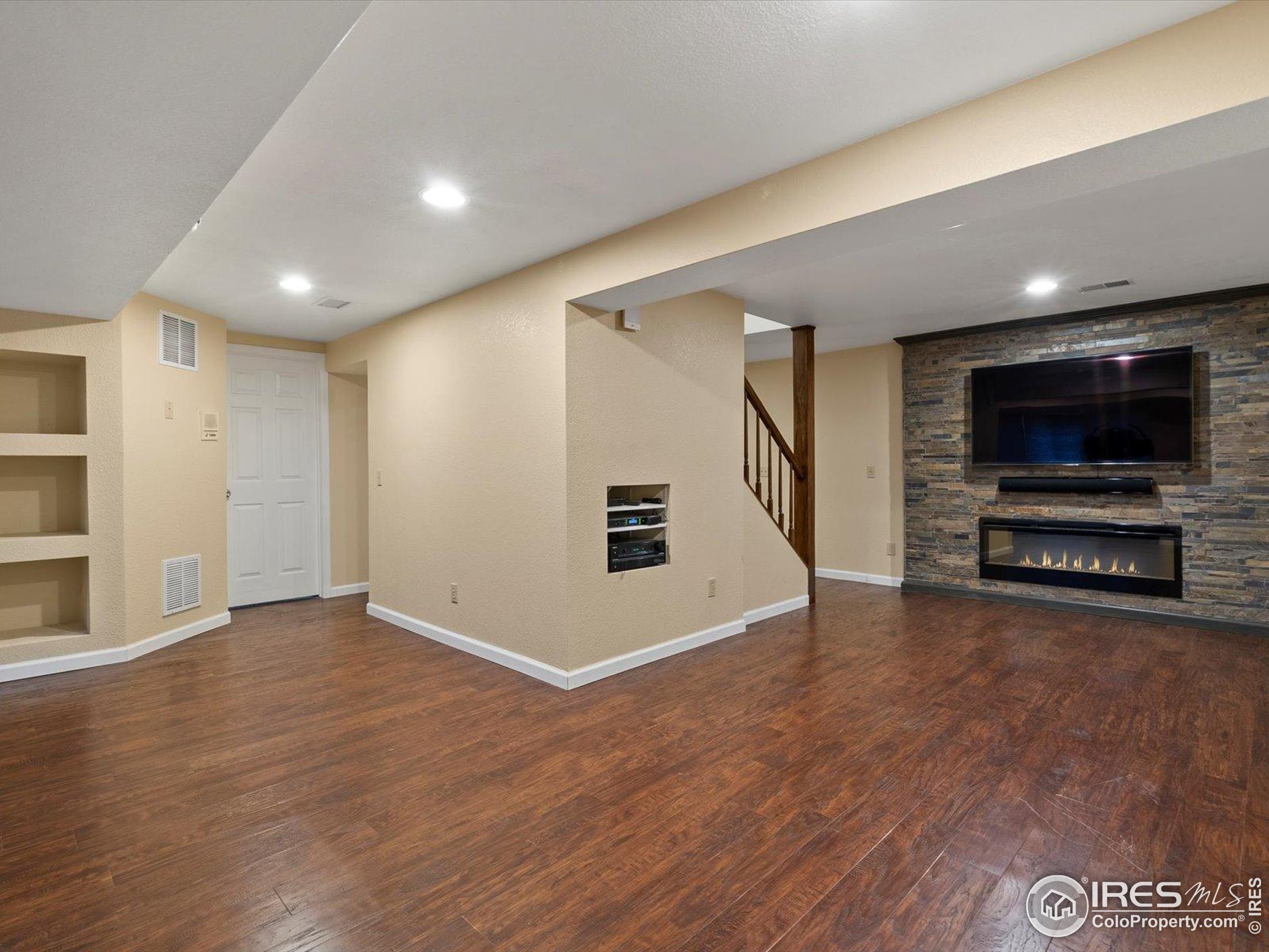6221 Songbird Cir