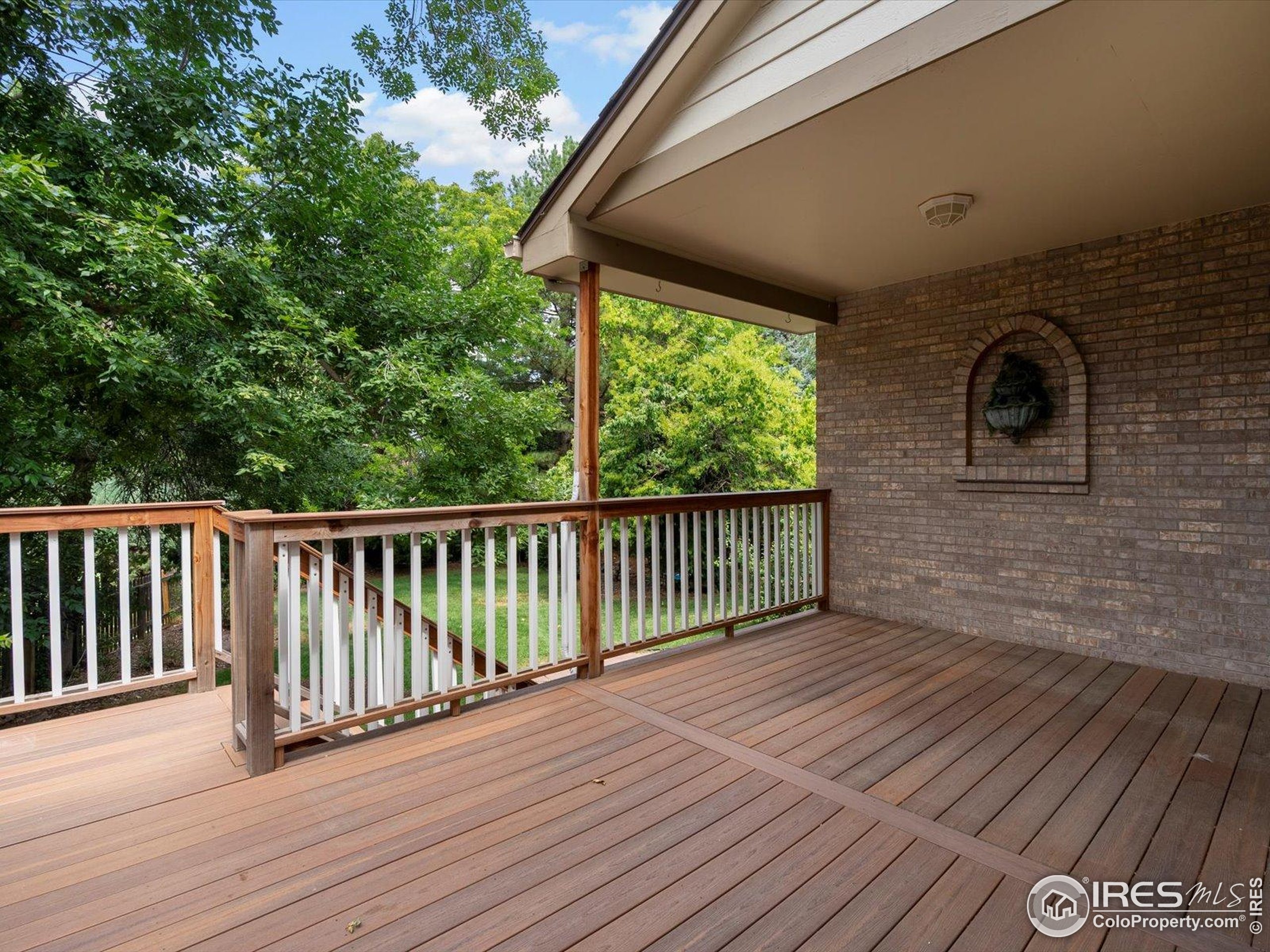 6221 Songbird Cir