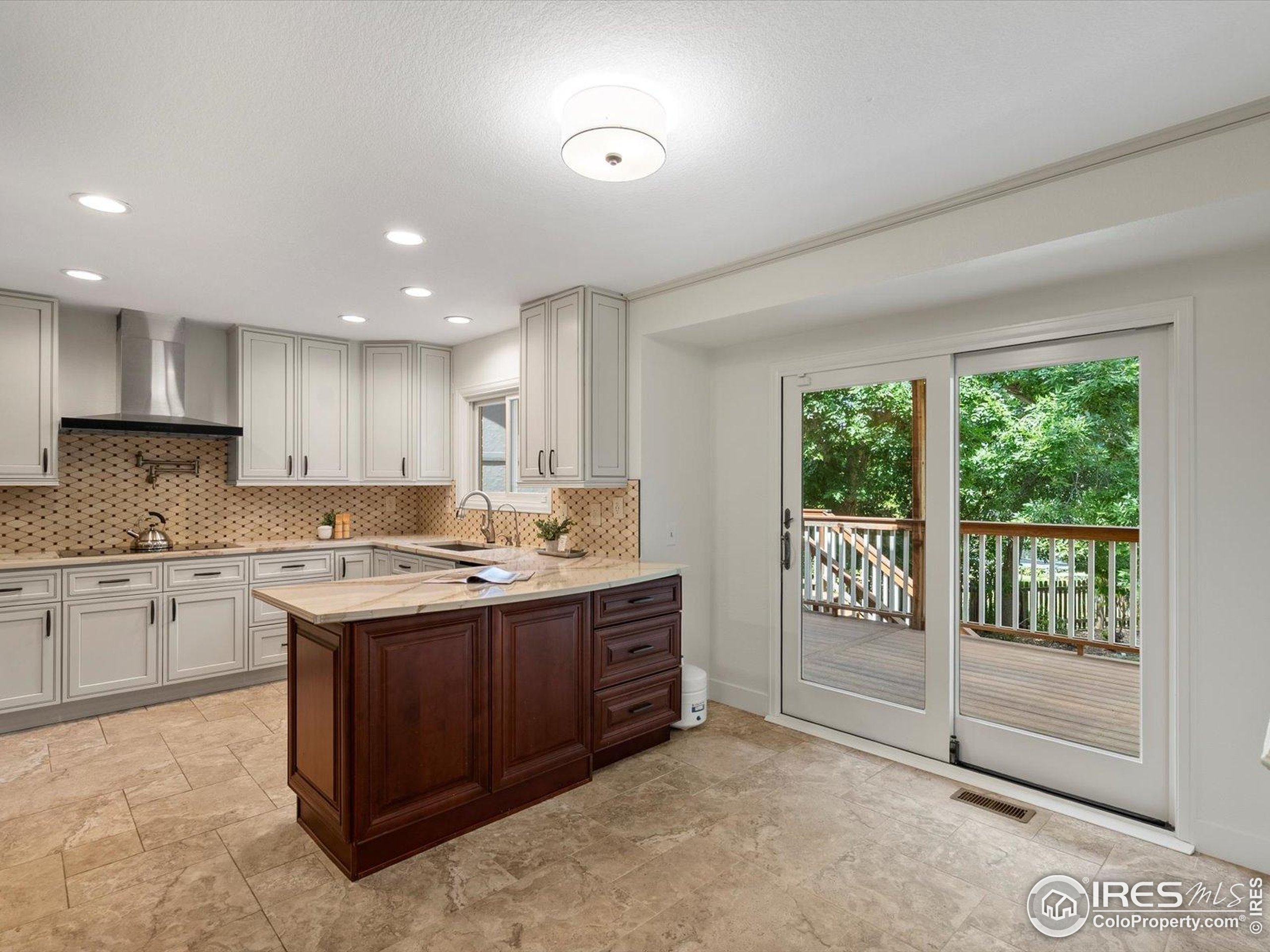 6221 Songbird Cir