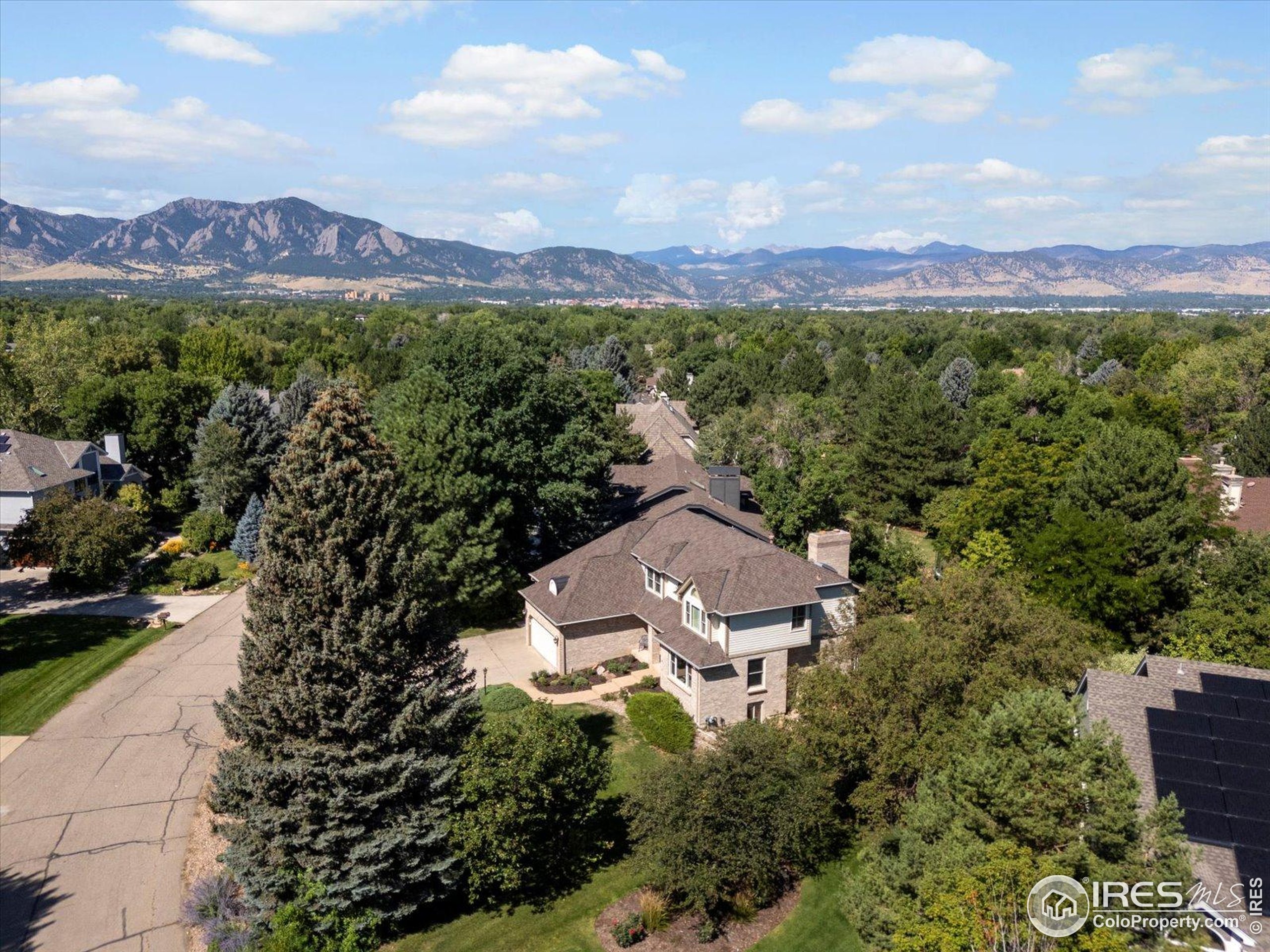 6221 Songbird Cir