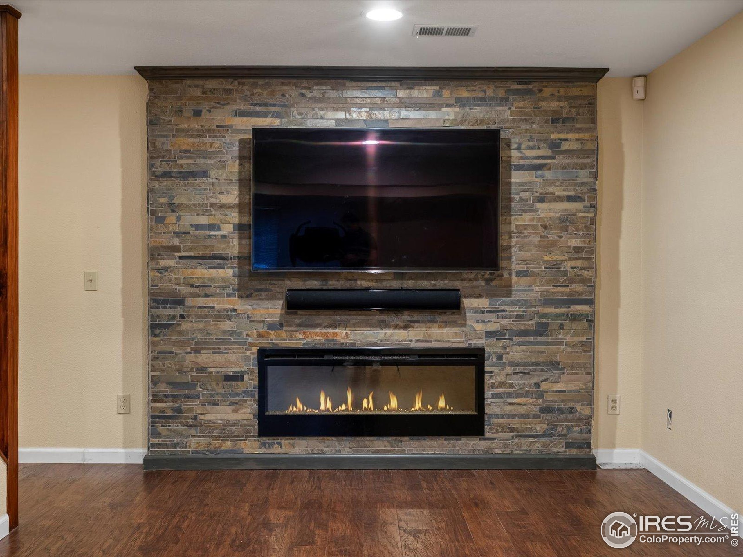 6221 Songbird Cir