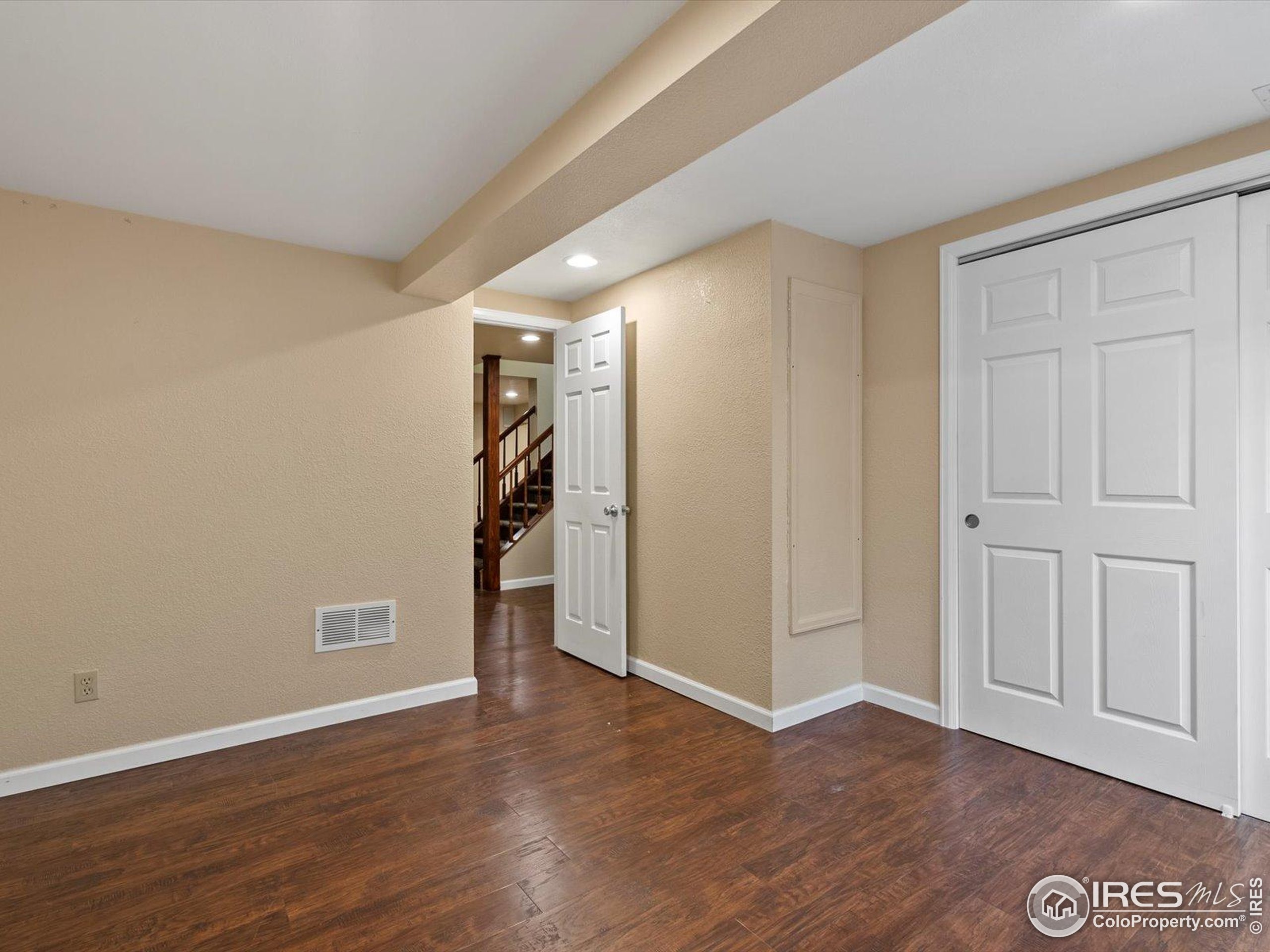 6221 Songbird Cir
