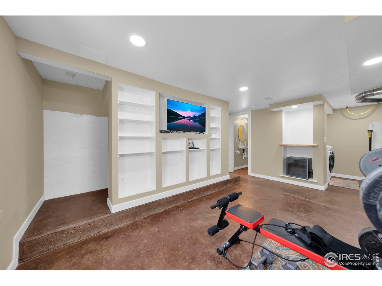 811 Edison St