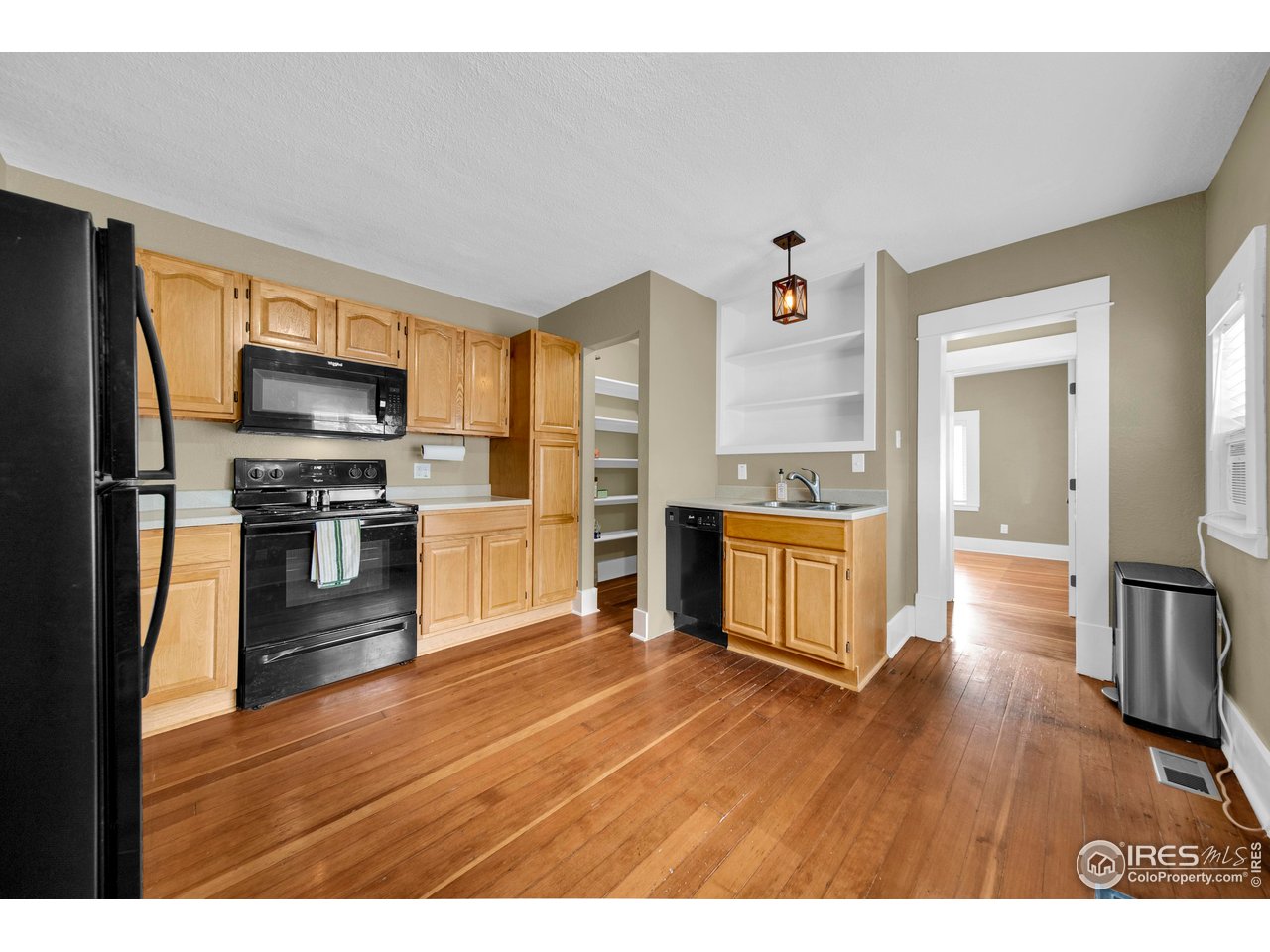 811 Edison St