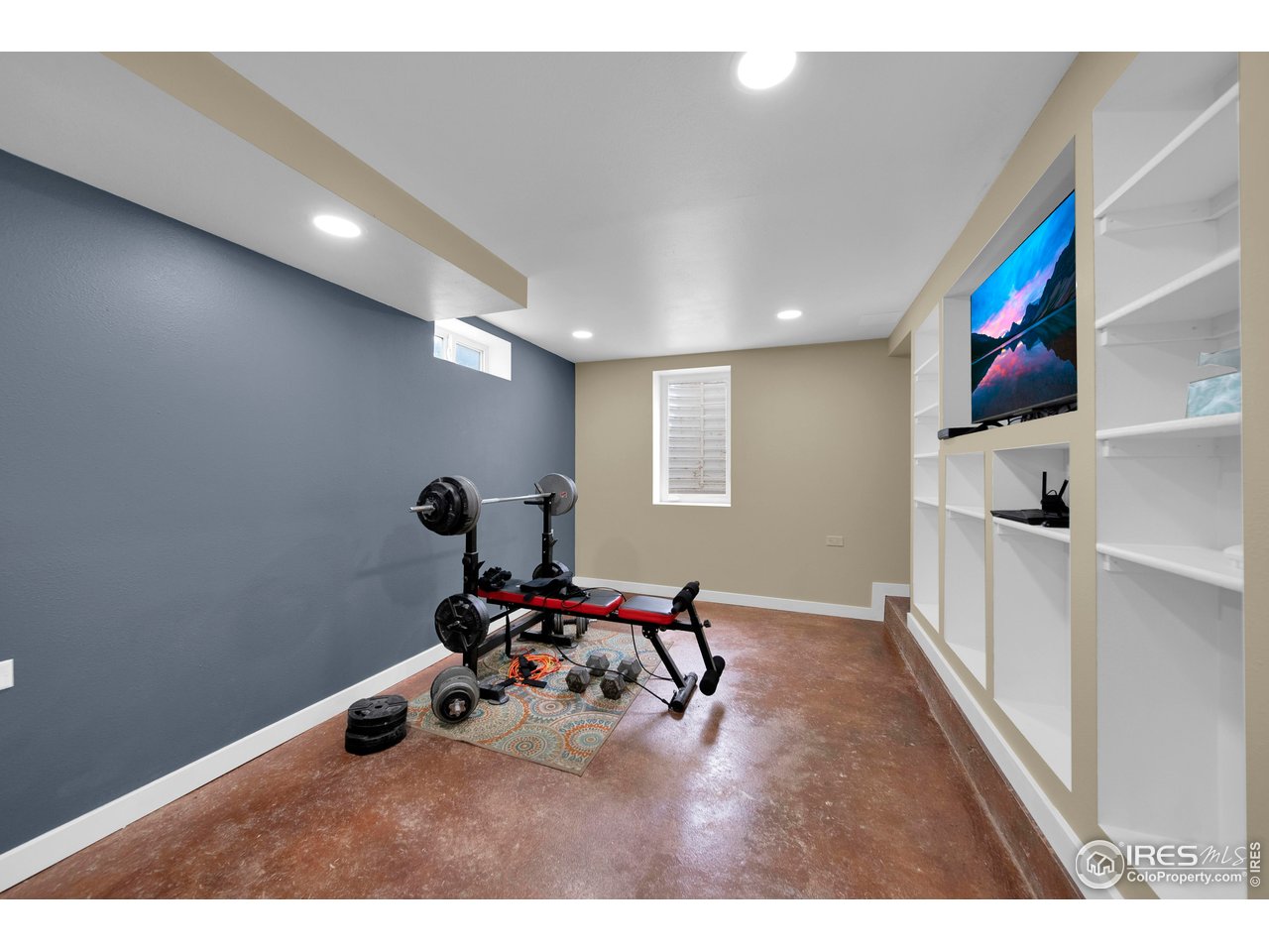 811 Edison St