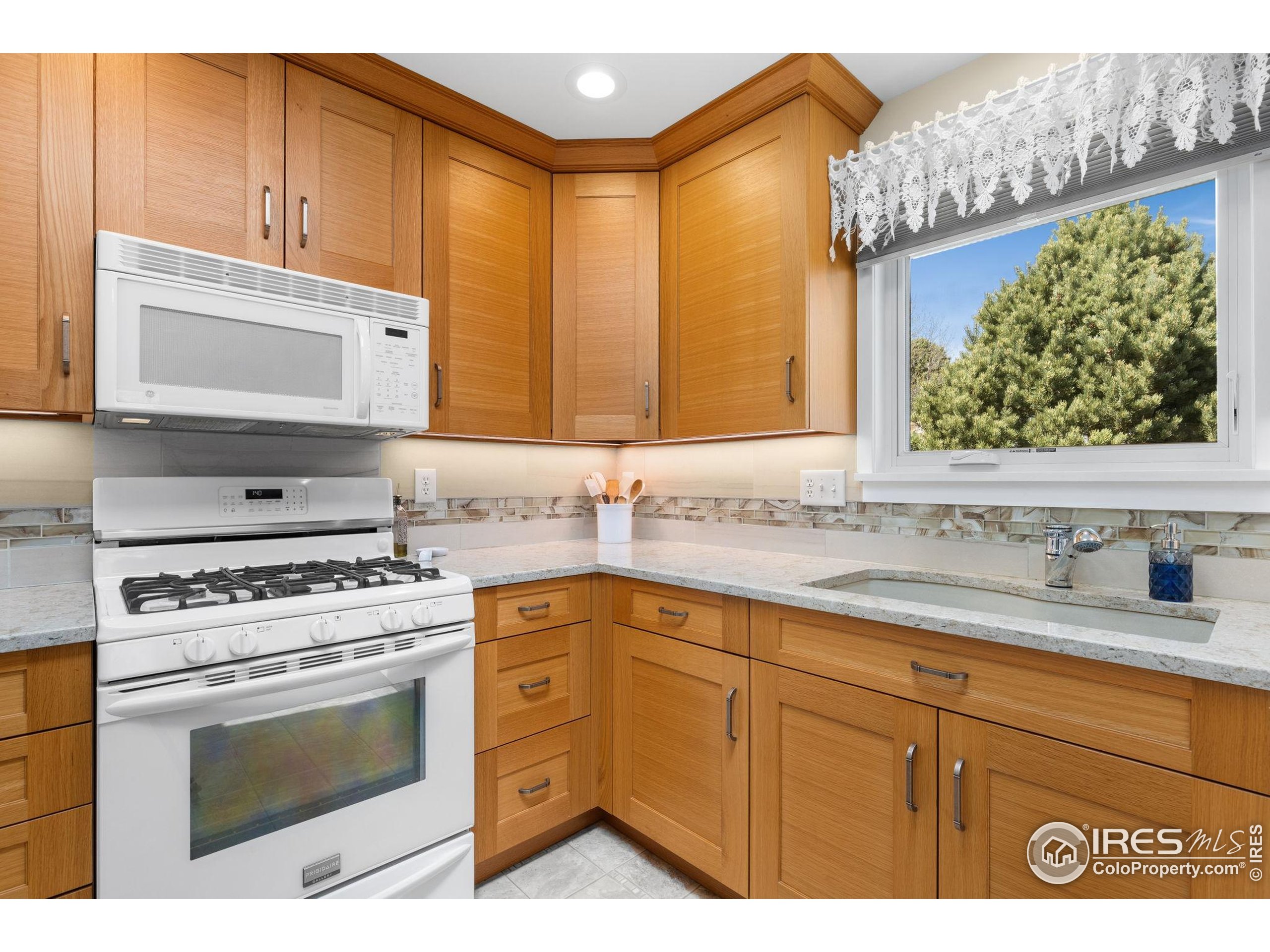 1455 Hilltop Dr Longmont