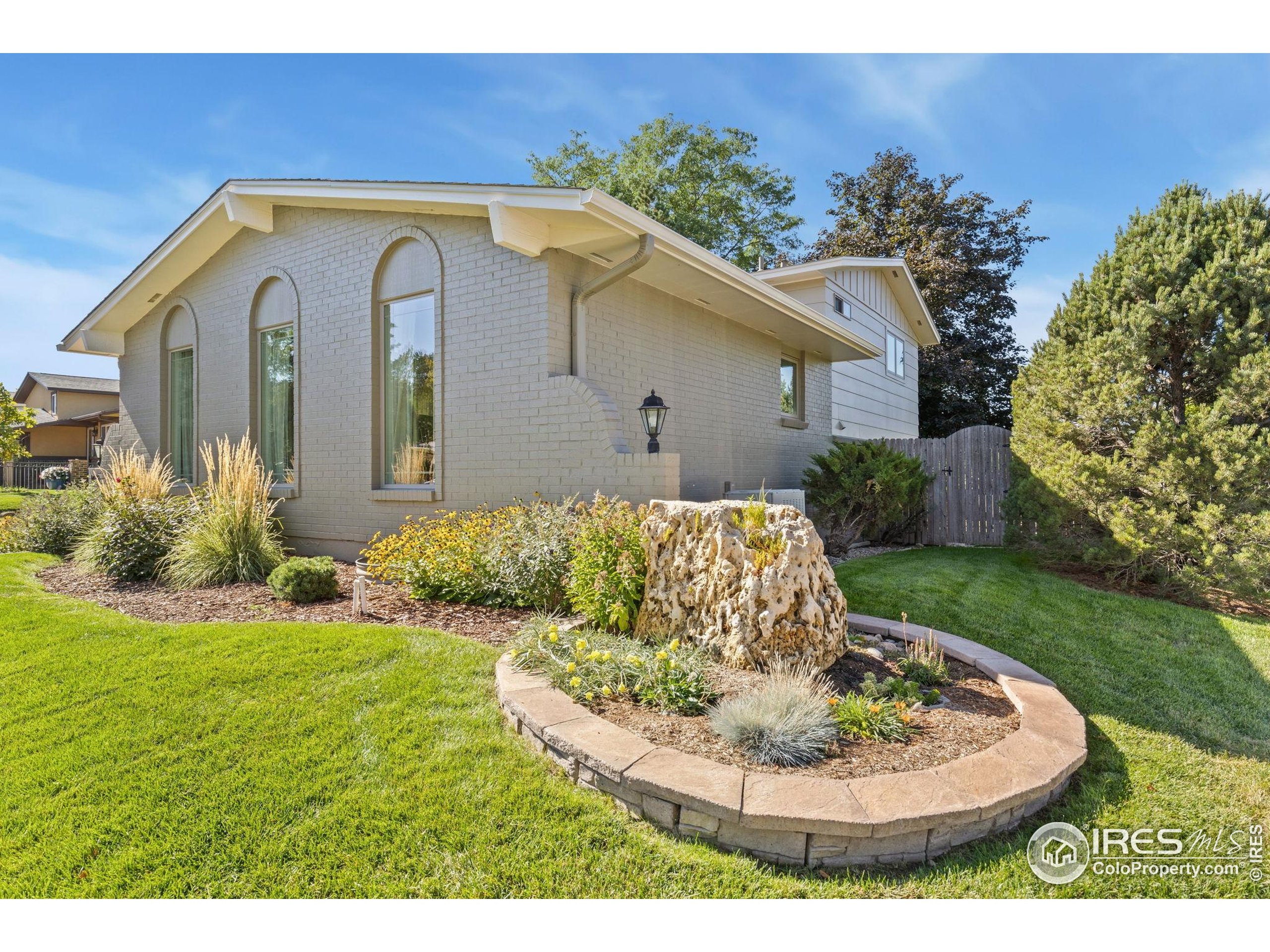 1455 Hilltop Dr Longmont