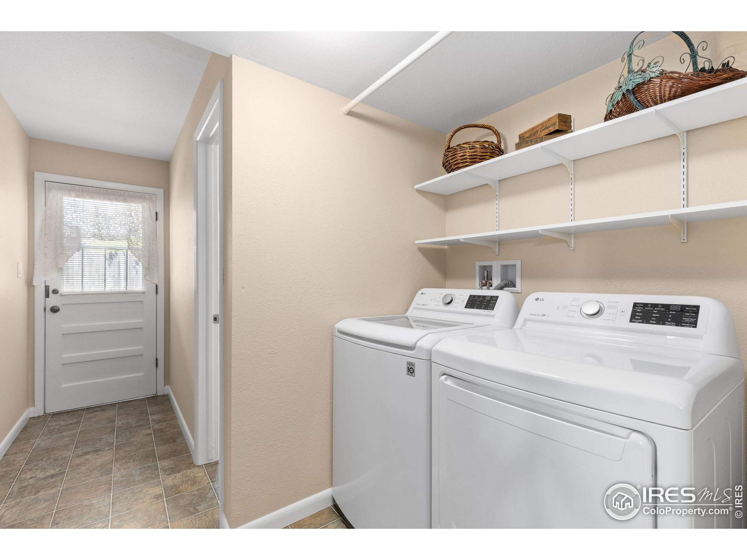1455 Hilltop Dr Longmont