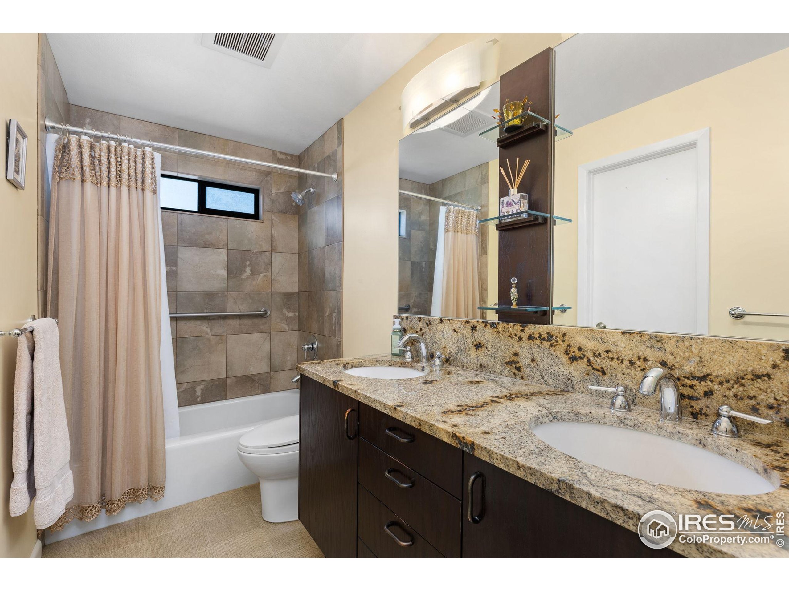 1455 Hilltop Dr Longmont
