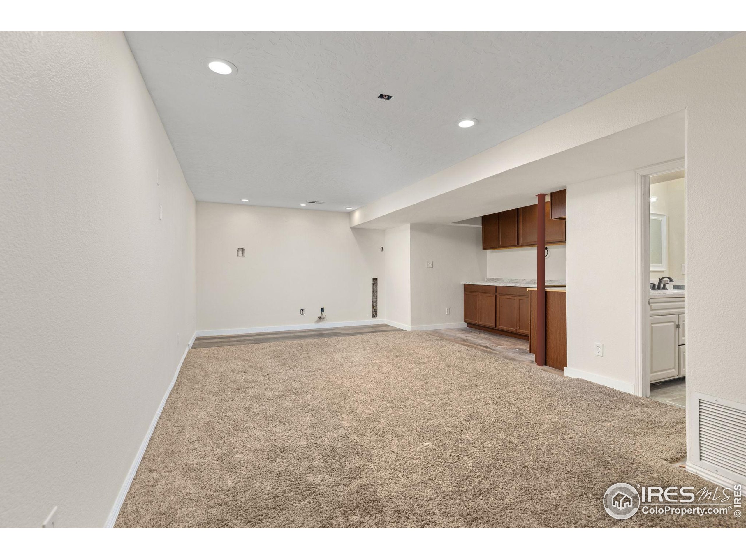 84 Meeker Ln