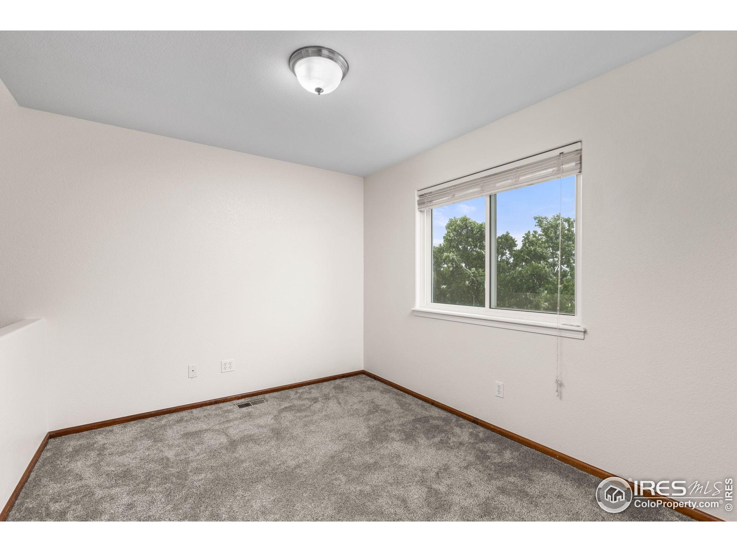 84 Meeker Ln