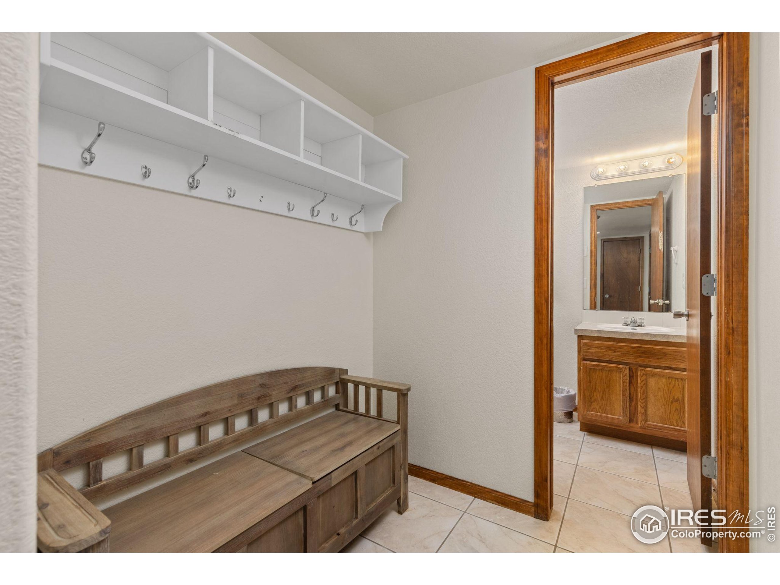 84 Meeker Ln