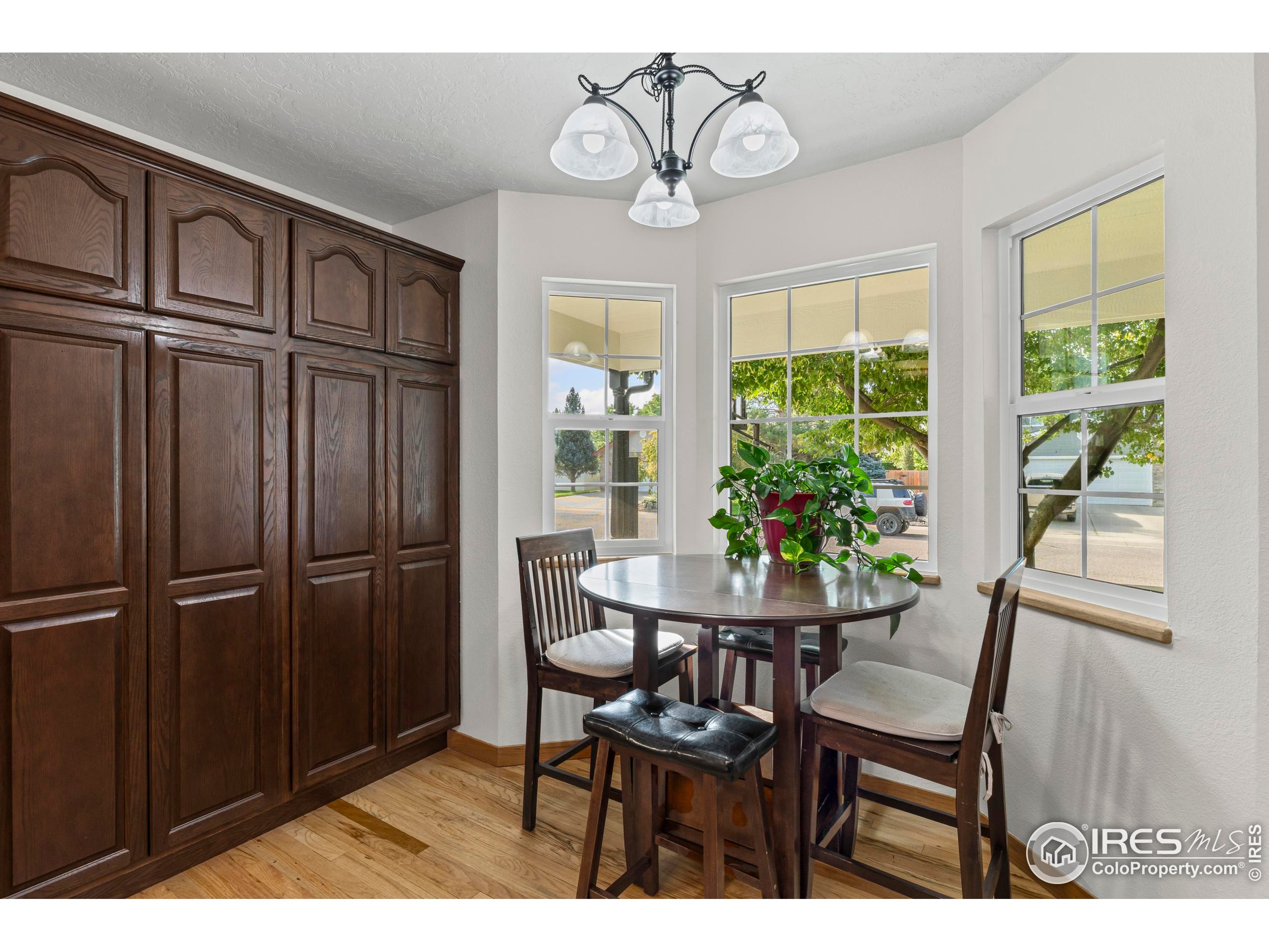 1325 2nd St Rd