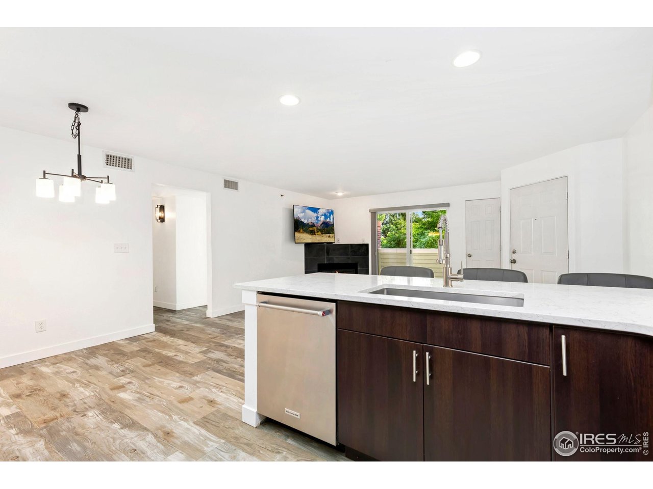 33 S Boulder Cir 306