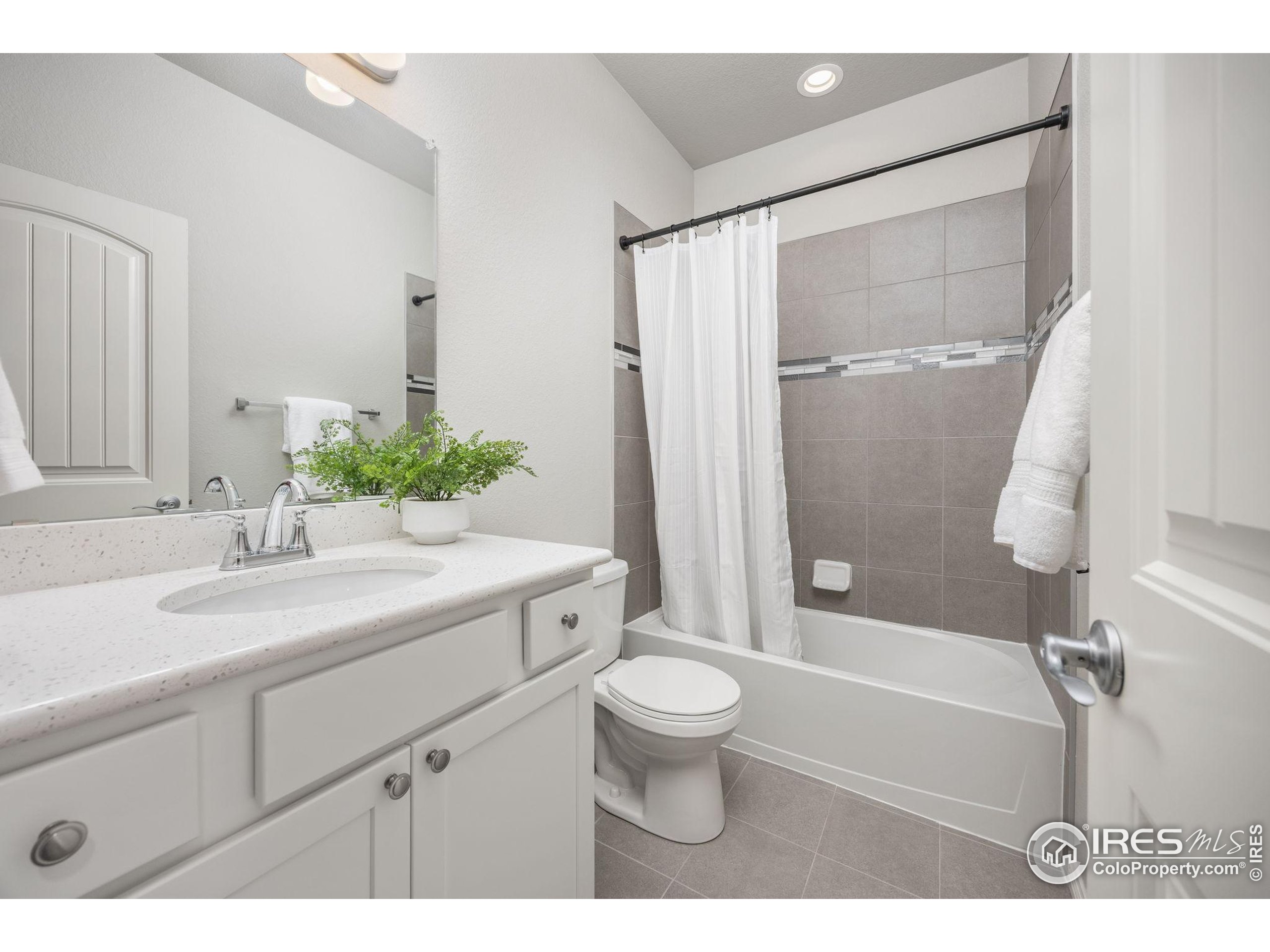 1686 Grand Ave 2