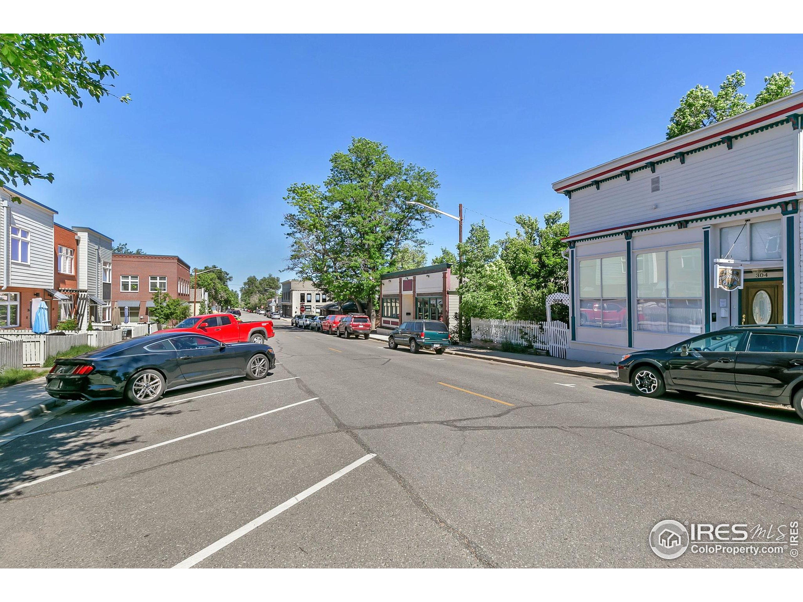 801 E Geneseo St