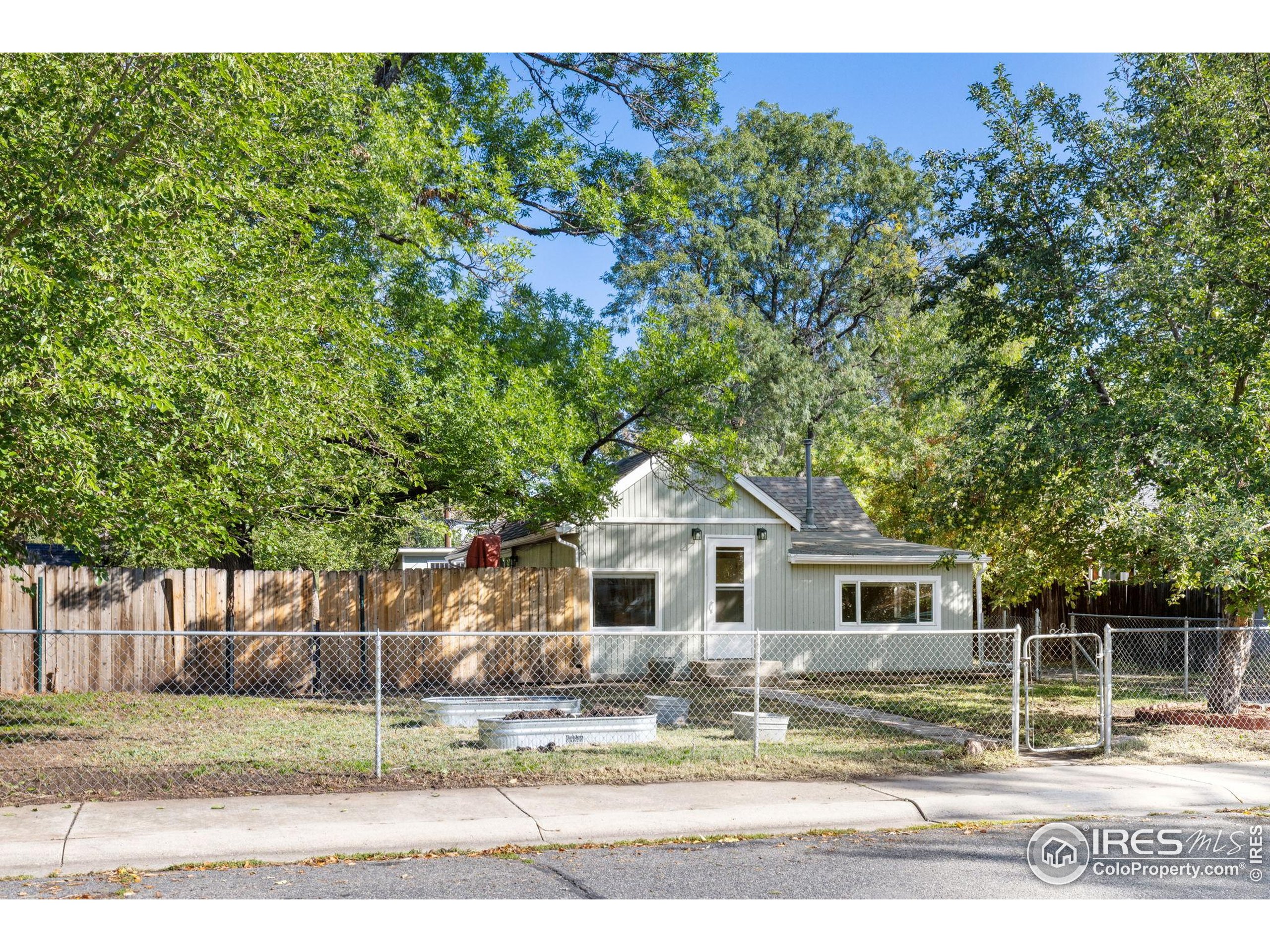 801 E Geneseo St