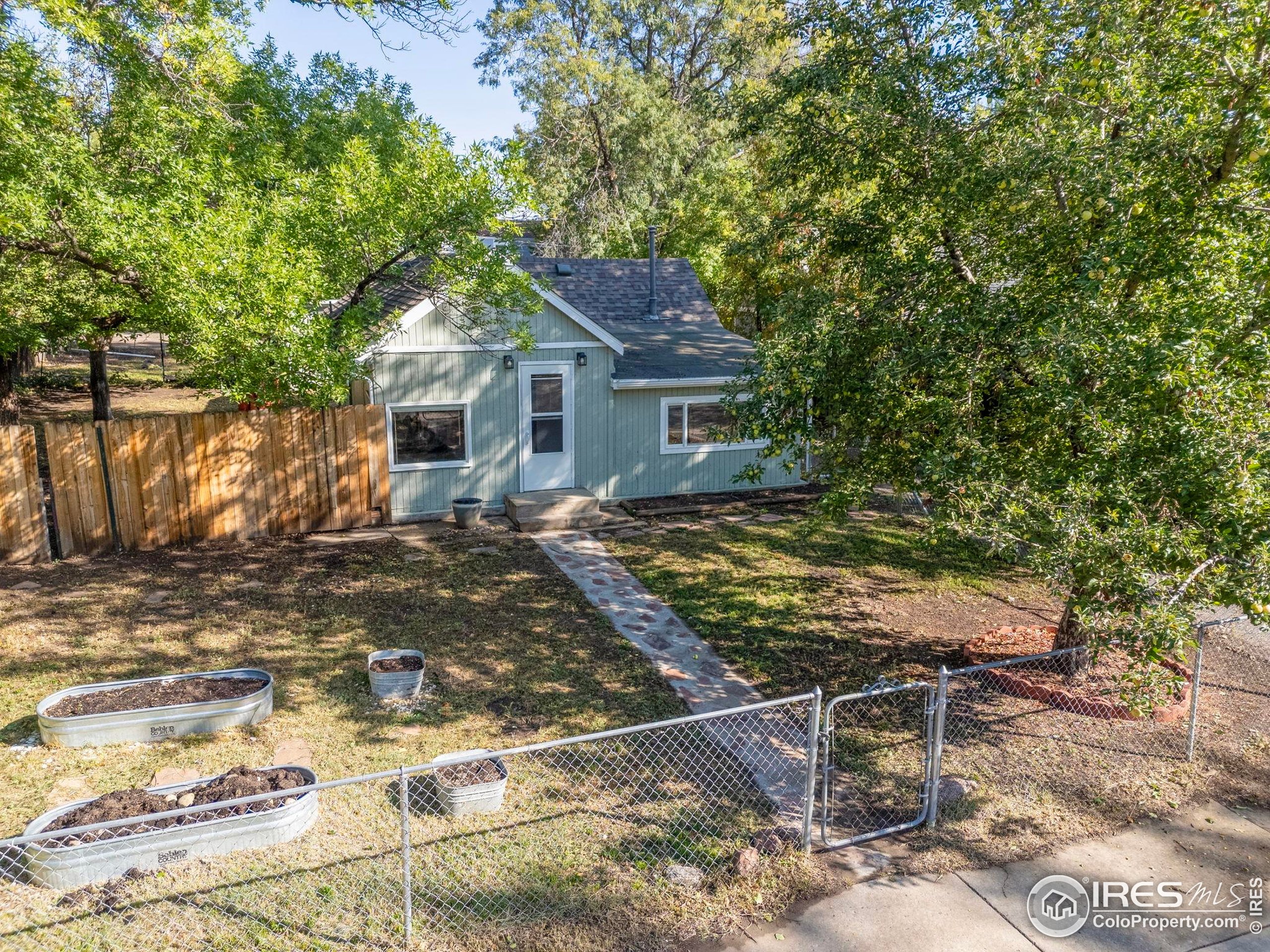 801 E Geneseo St