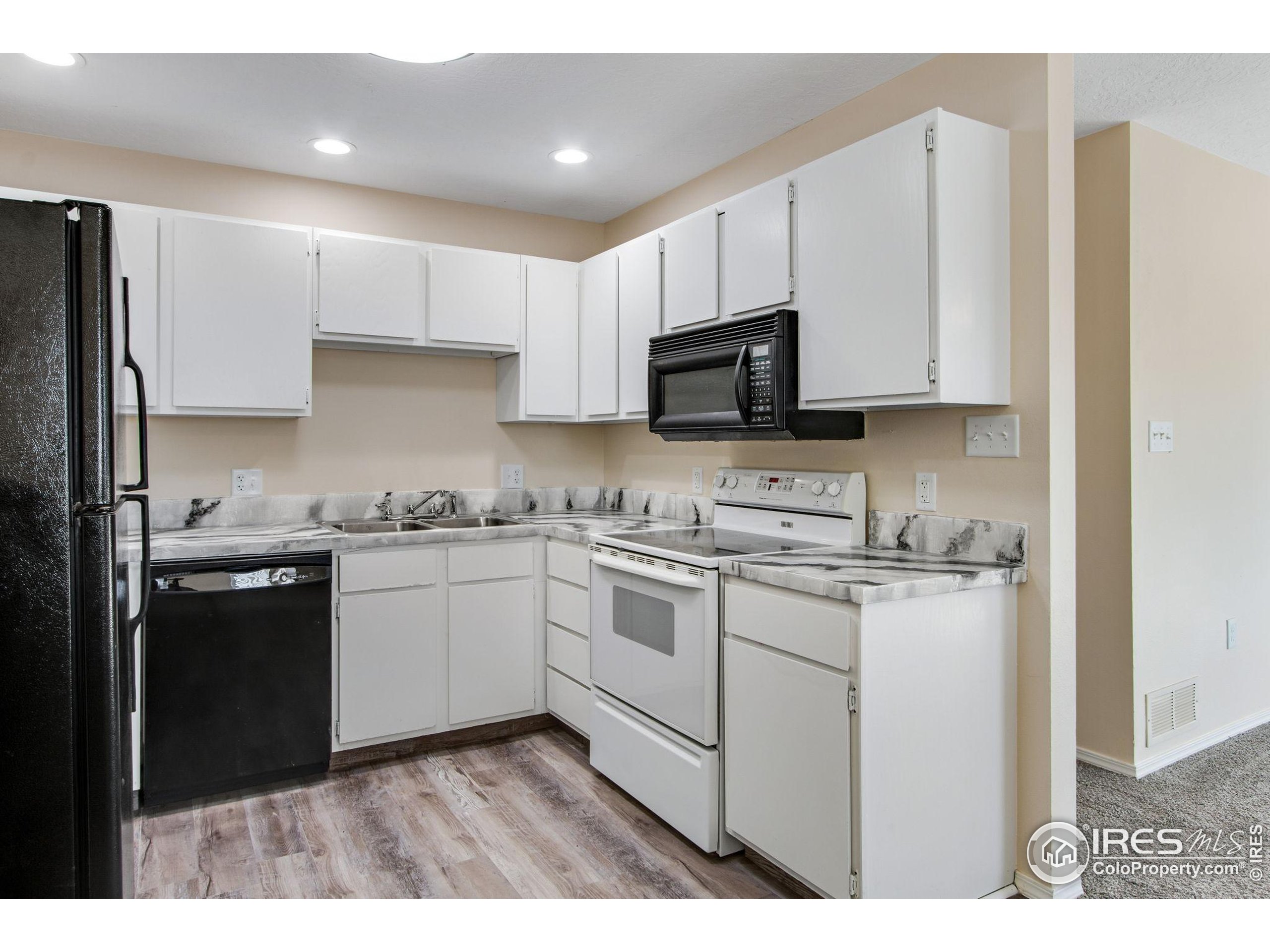 1611 42nd St