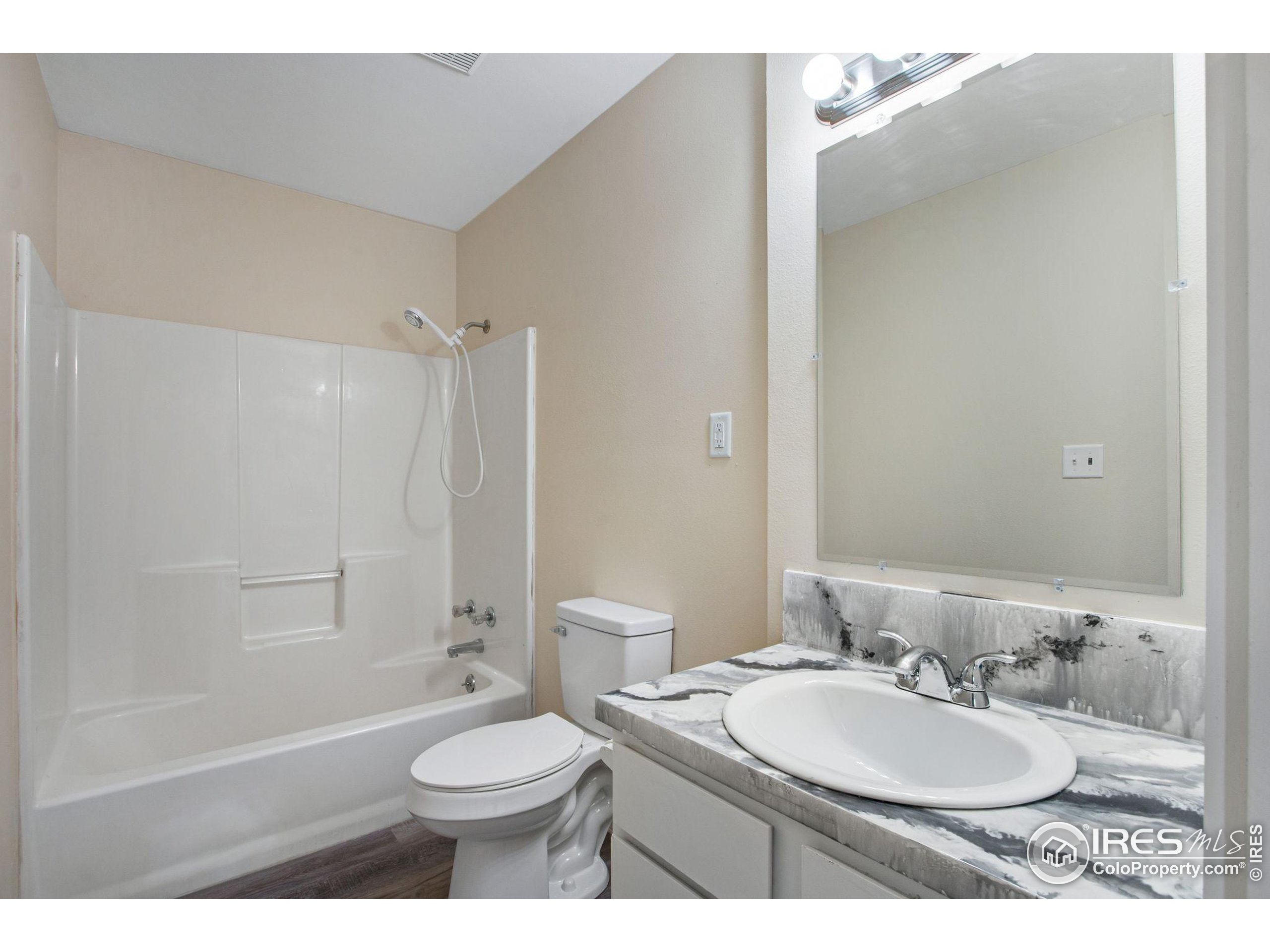 1611 42nd St