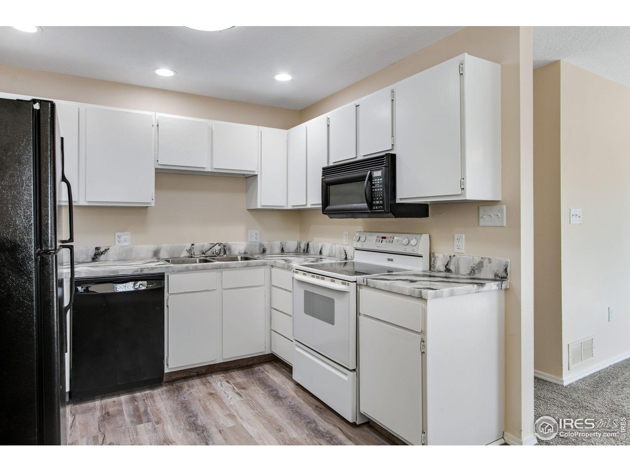 1611 42nd St