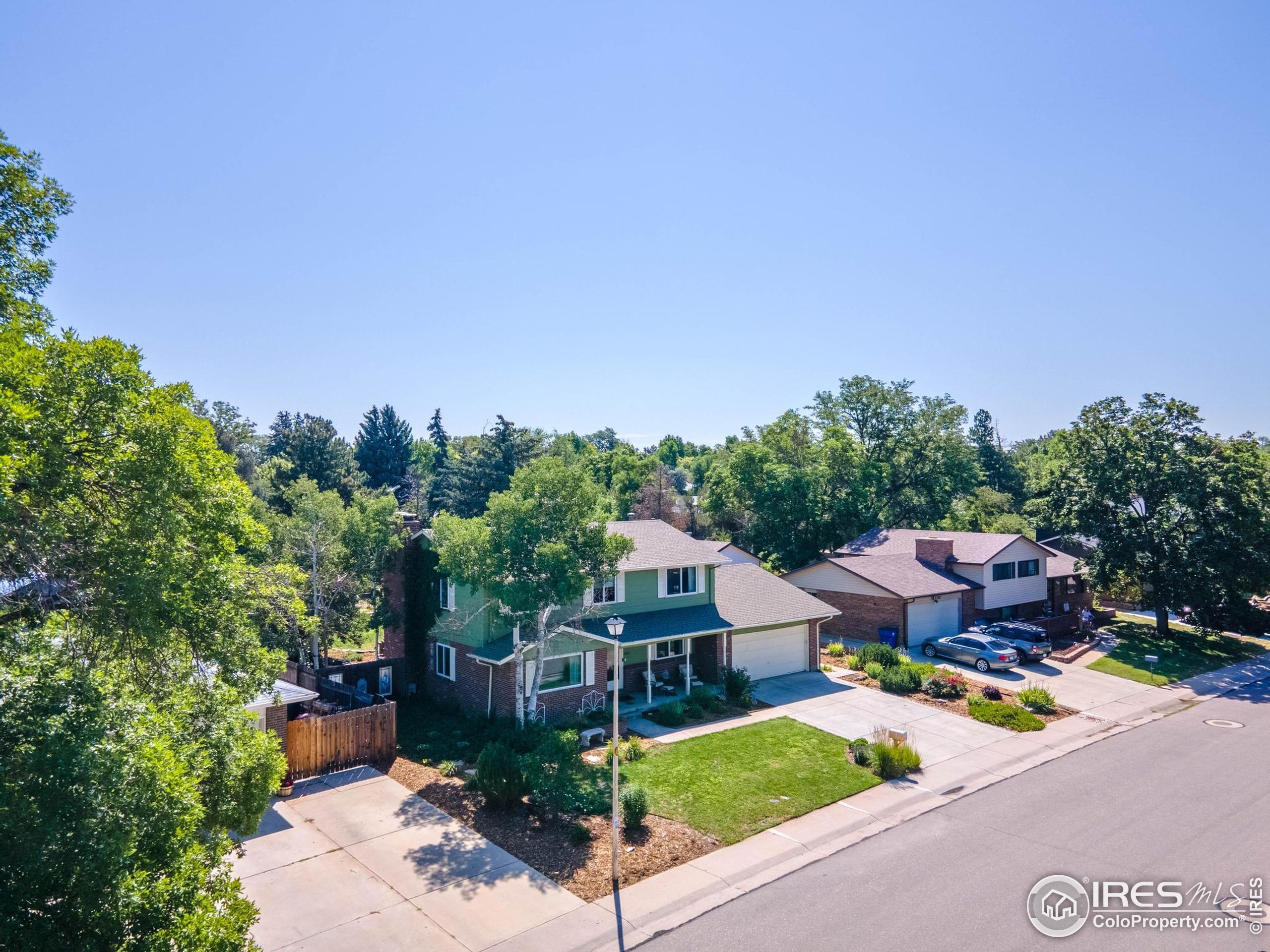 2062 27th Ave