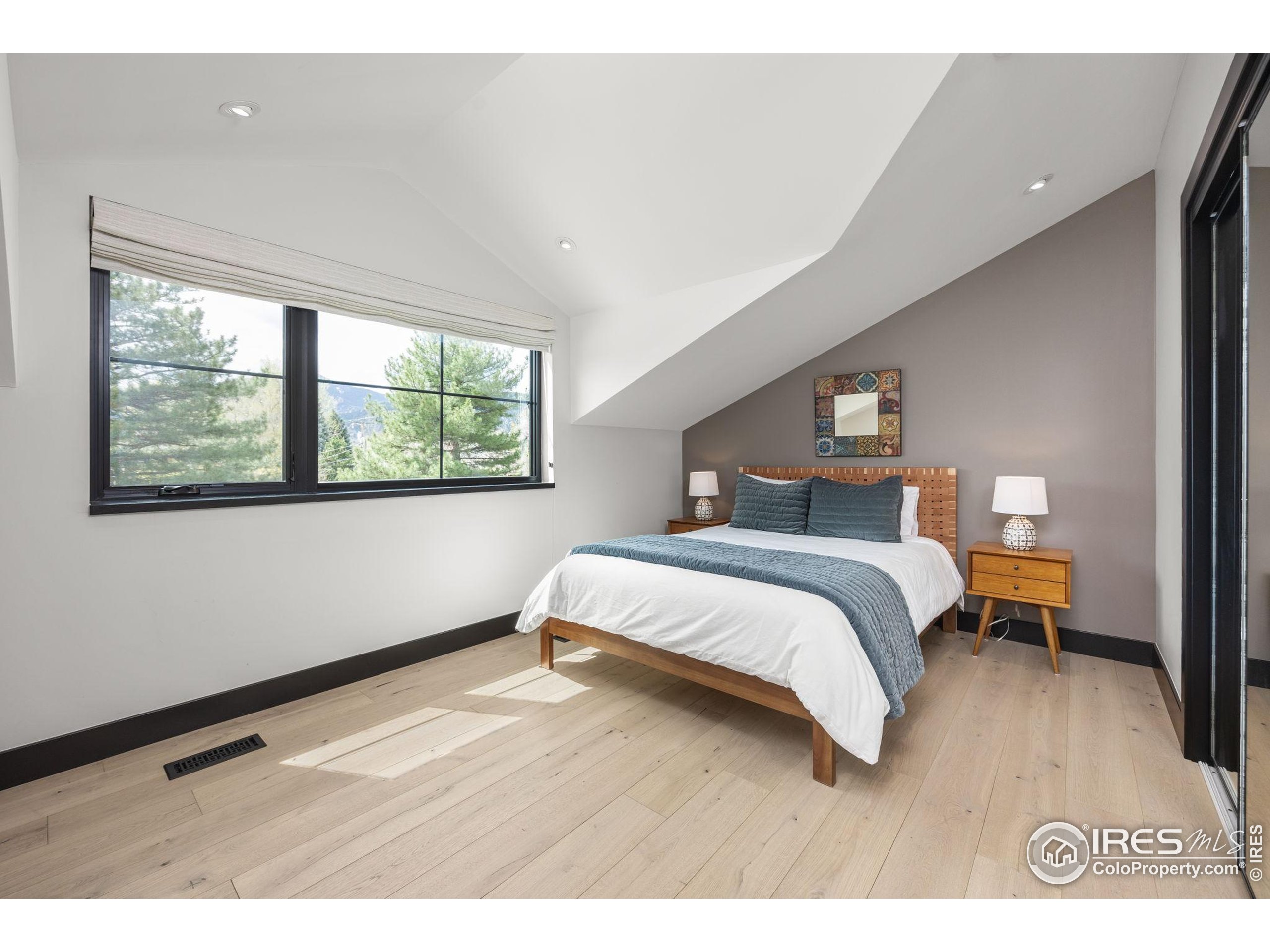 1175 Evergreen Ave 