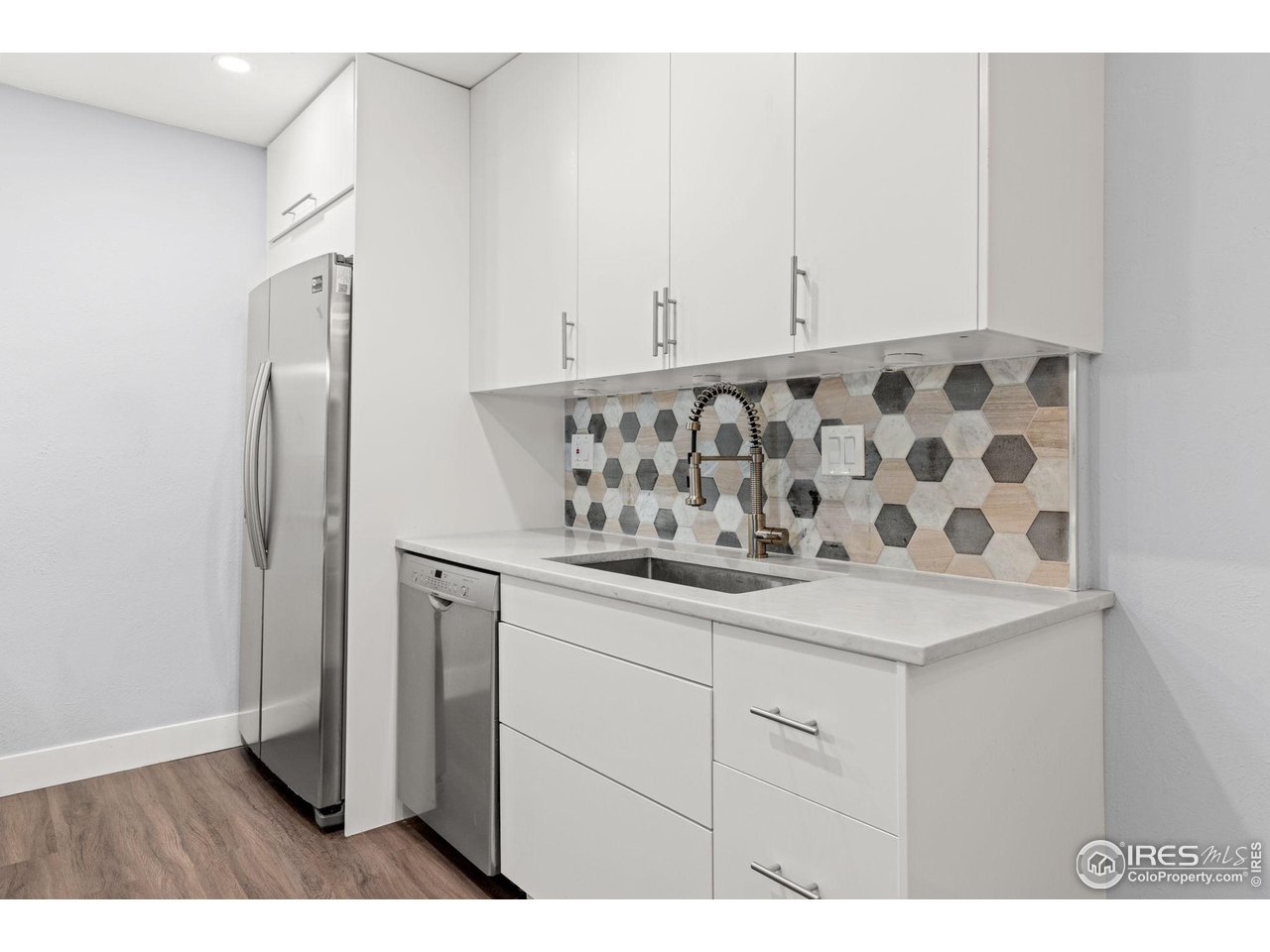 695 Manhattan Dr 219