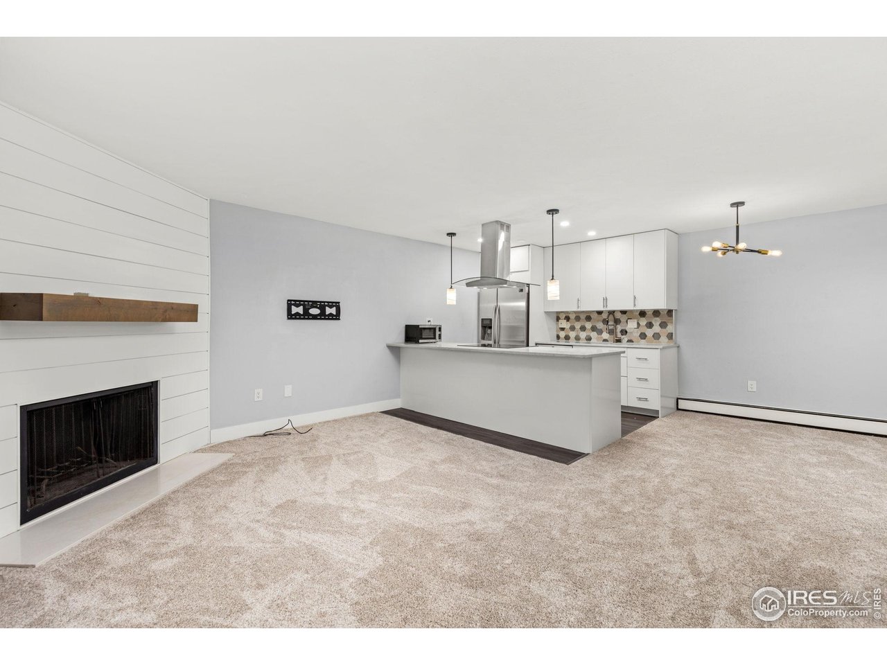 695 Manhattan Dr 219