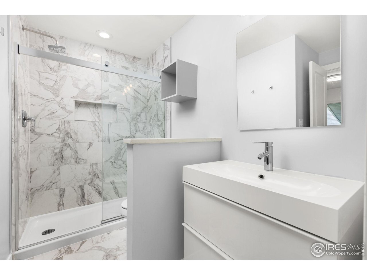 695 Manhattan Dr 219