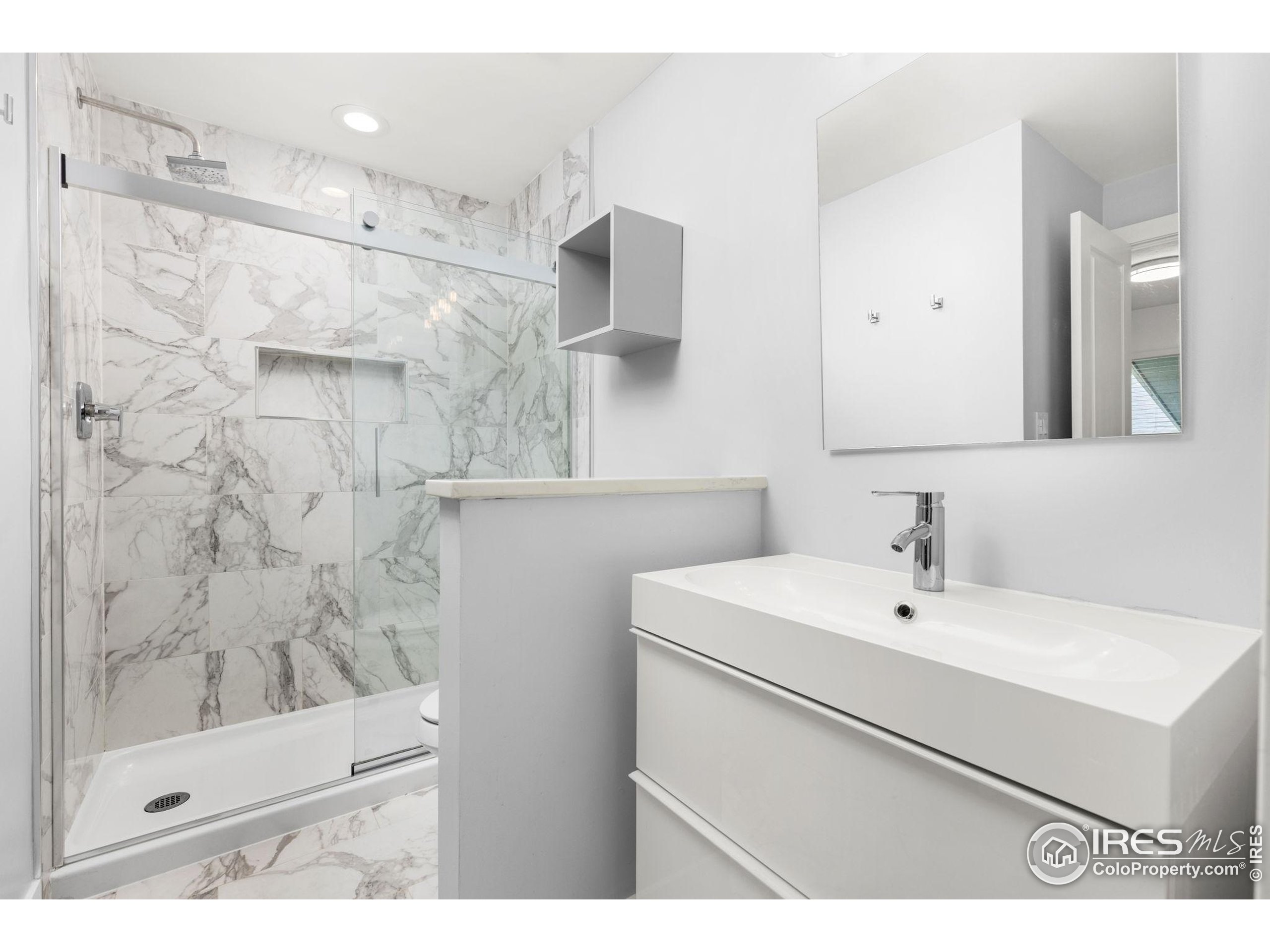 695 Manhattan Dr 219